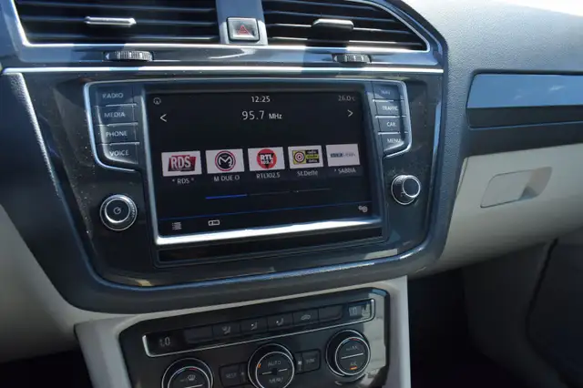 Volkswagen Tiguan view 3
