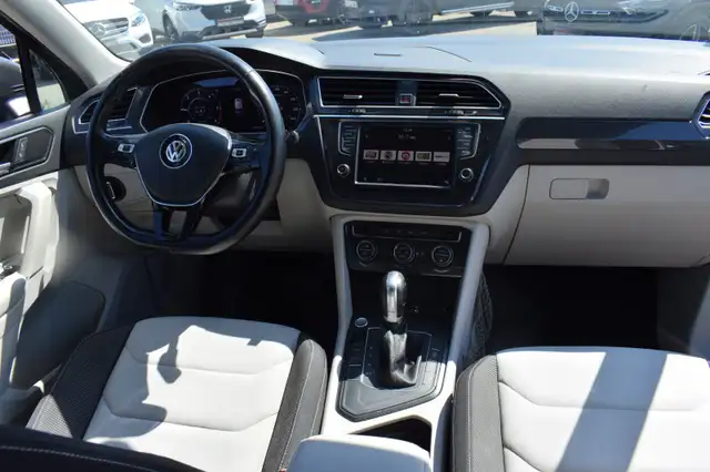 Volkswagen Tiguan view 2