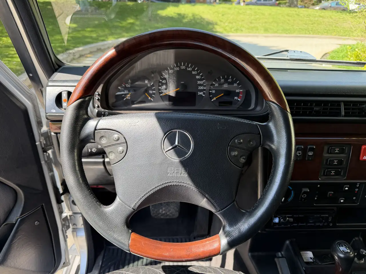 Mercedes-Benz G-Class снимка Mercedes-Benz G-Class