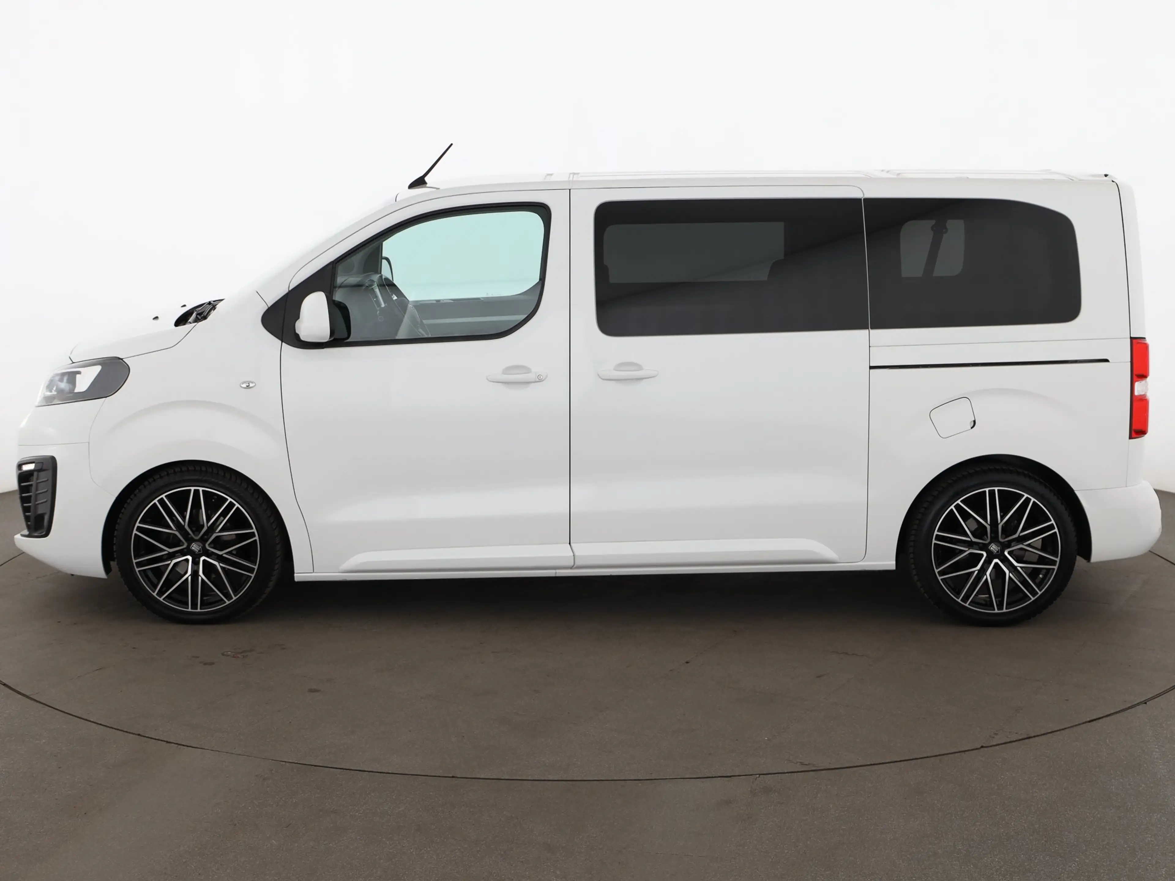 Opel Zafira Life 2.0 D Edition M XENON TEMPOMAT KLIMA — photo 6