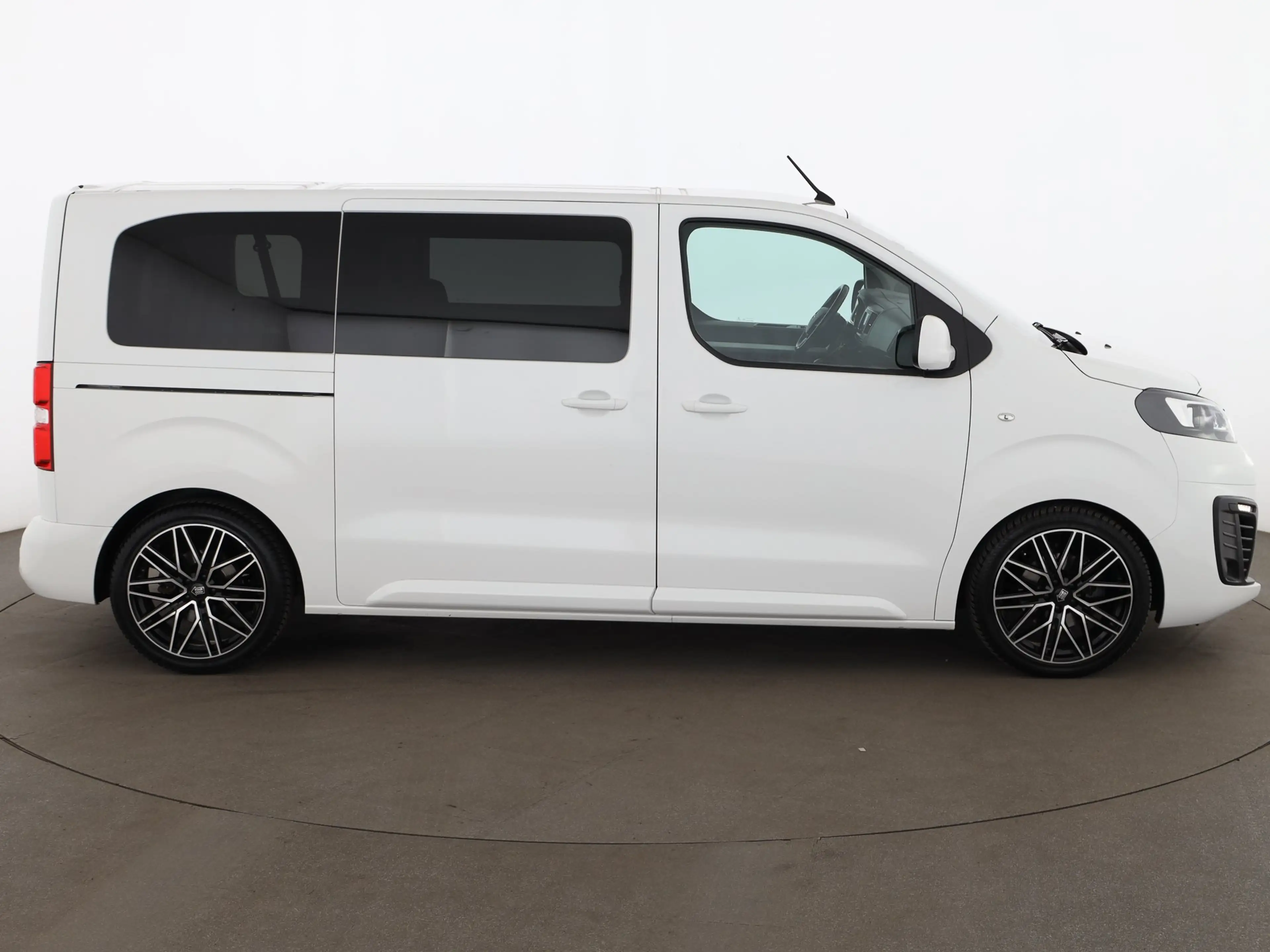 Opel Zafira Life 2.0 D Edition M XENON TEMPOMAT KLIMA — photo 4