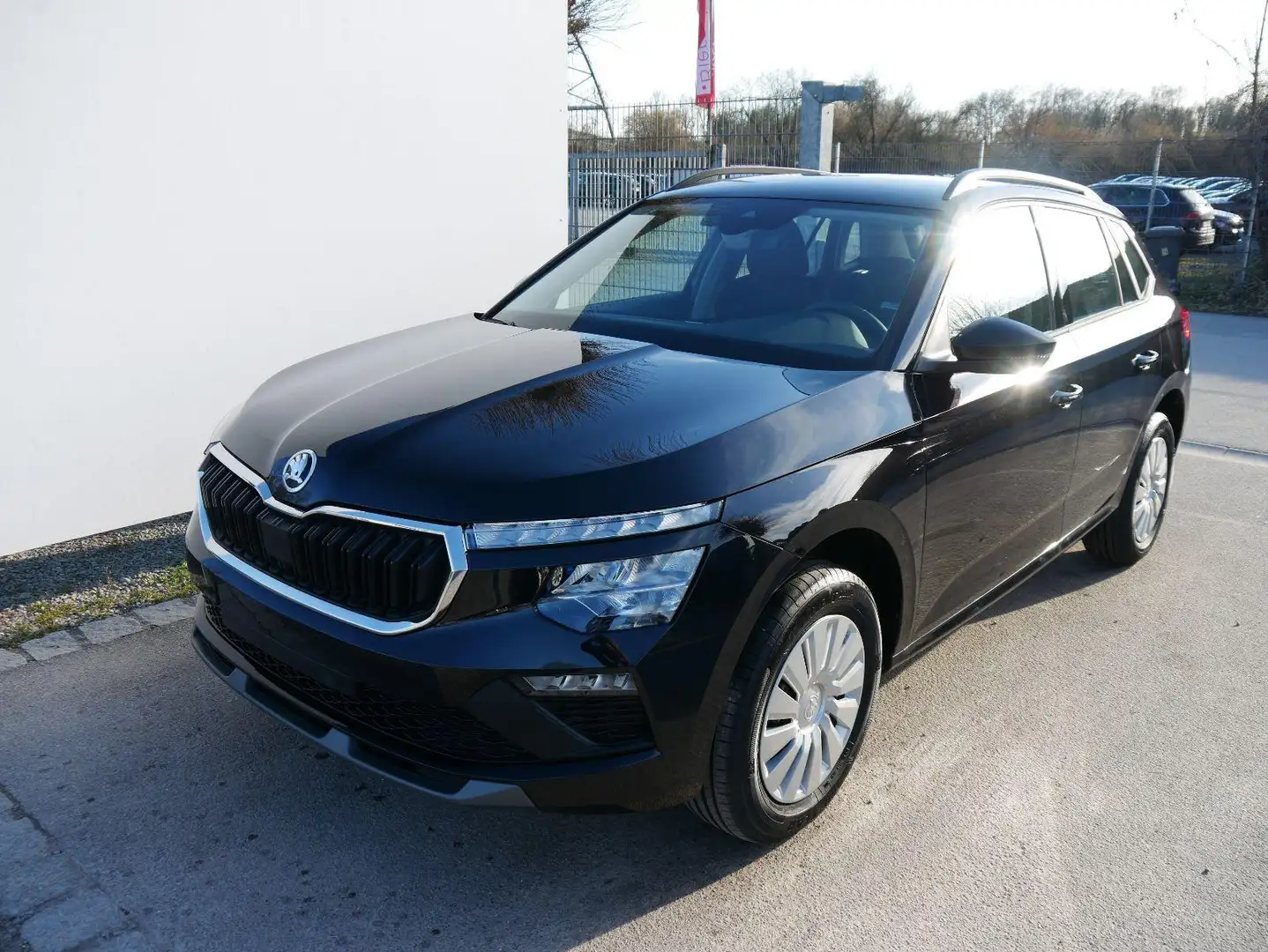 Skoda Kamiq Selection 1.5 TSI DSG*AHK-SCHWENKBAR*PDC-HI*LED... Schwarz - 1