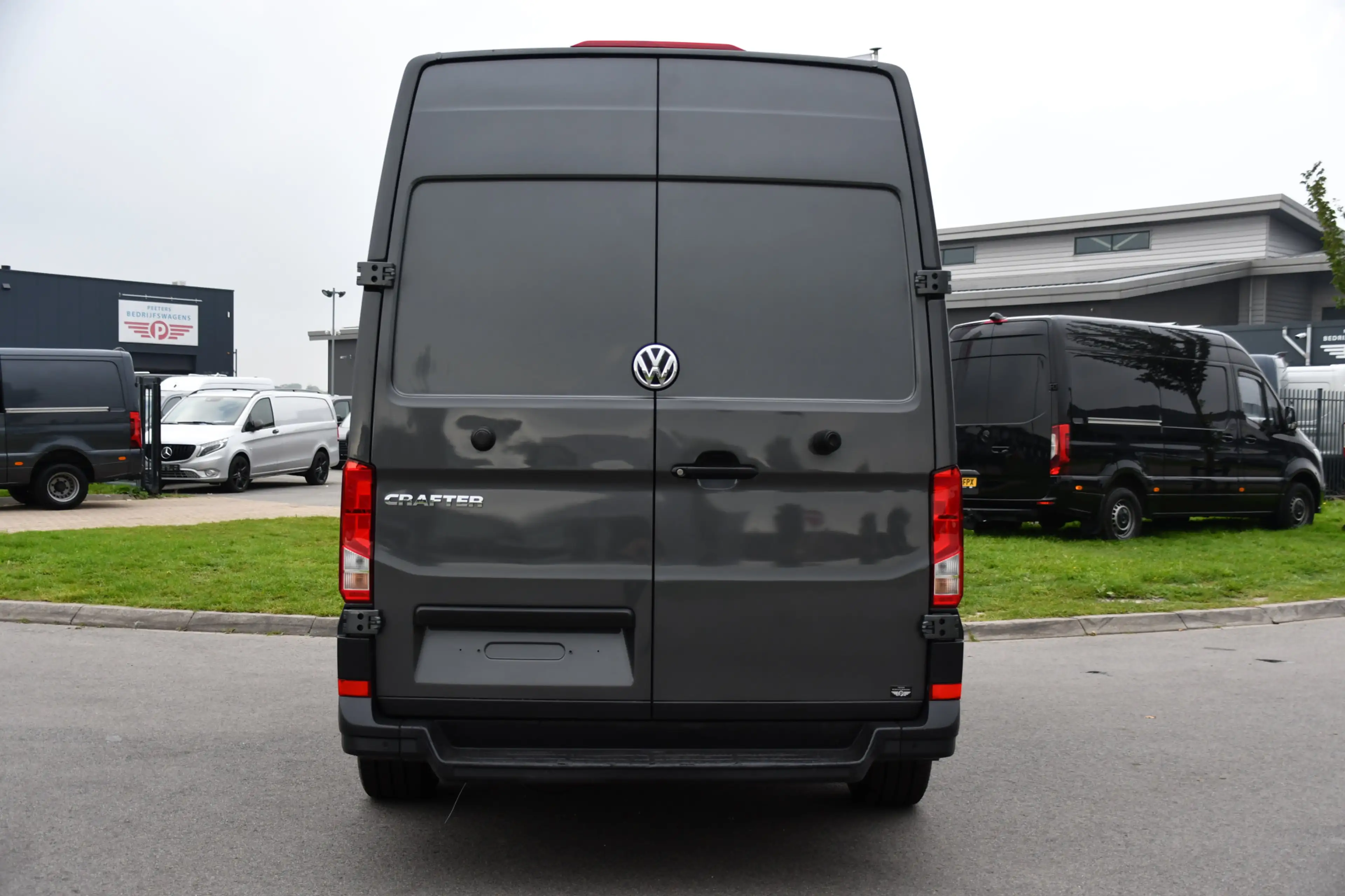 Volkswagen Crafter 35 2.0 TDI L3H3 Highline Cruise, Carplay, LED, Aut — photo 32