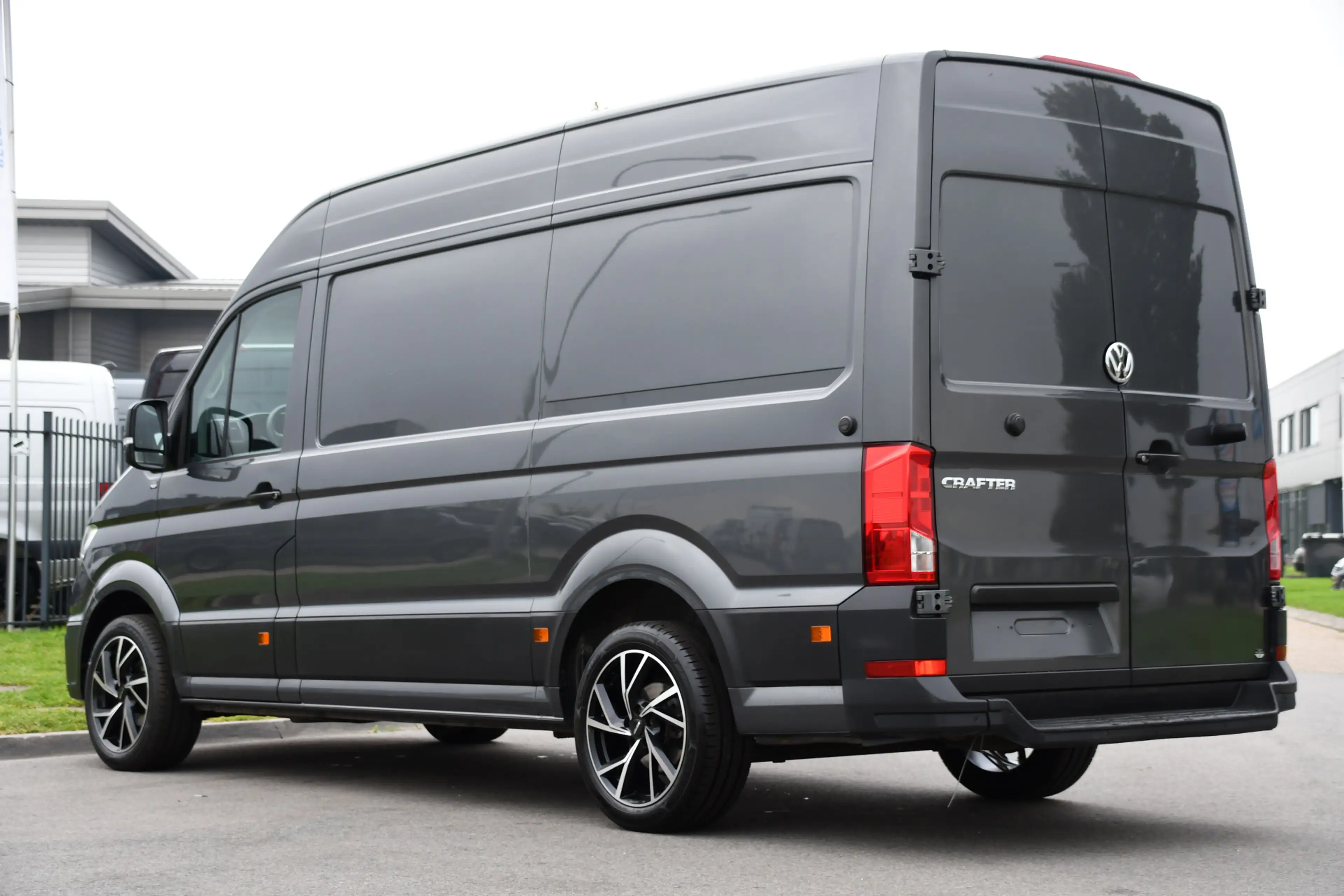 Volkswagen Crafter 35 2.0 TDI L3H3 Highline Cruise, Carplay, LED, Aut — photo 3