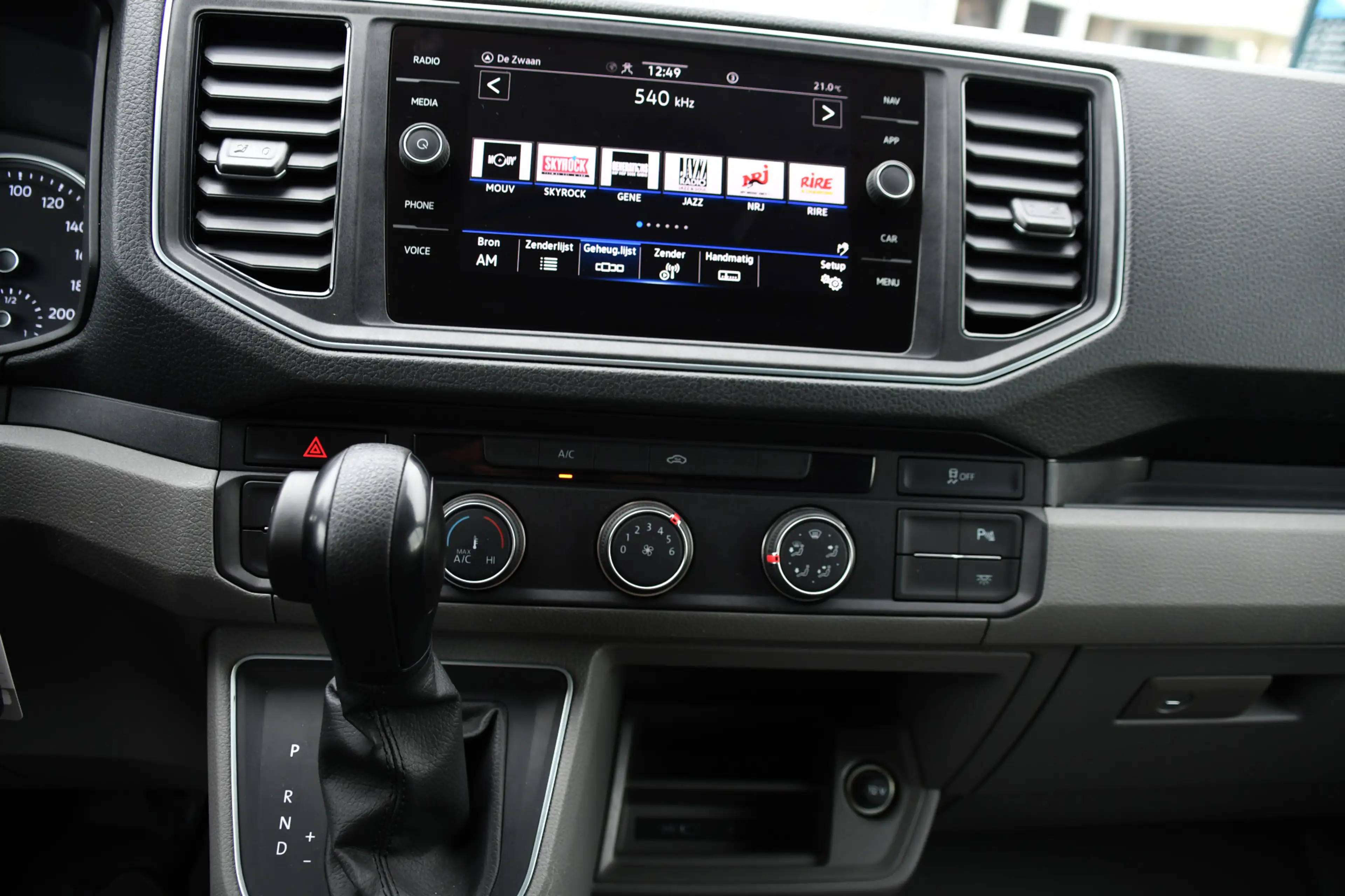 Volkswagen Crafter 35 2.0 TDI L3H3 Highline Cruise, Carplay, LED, Aut — photo 25