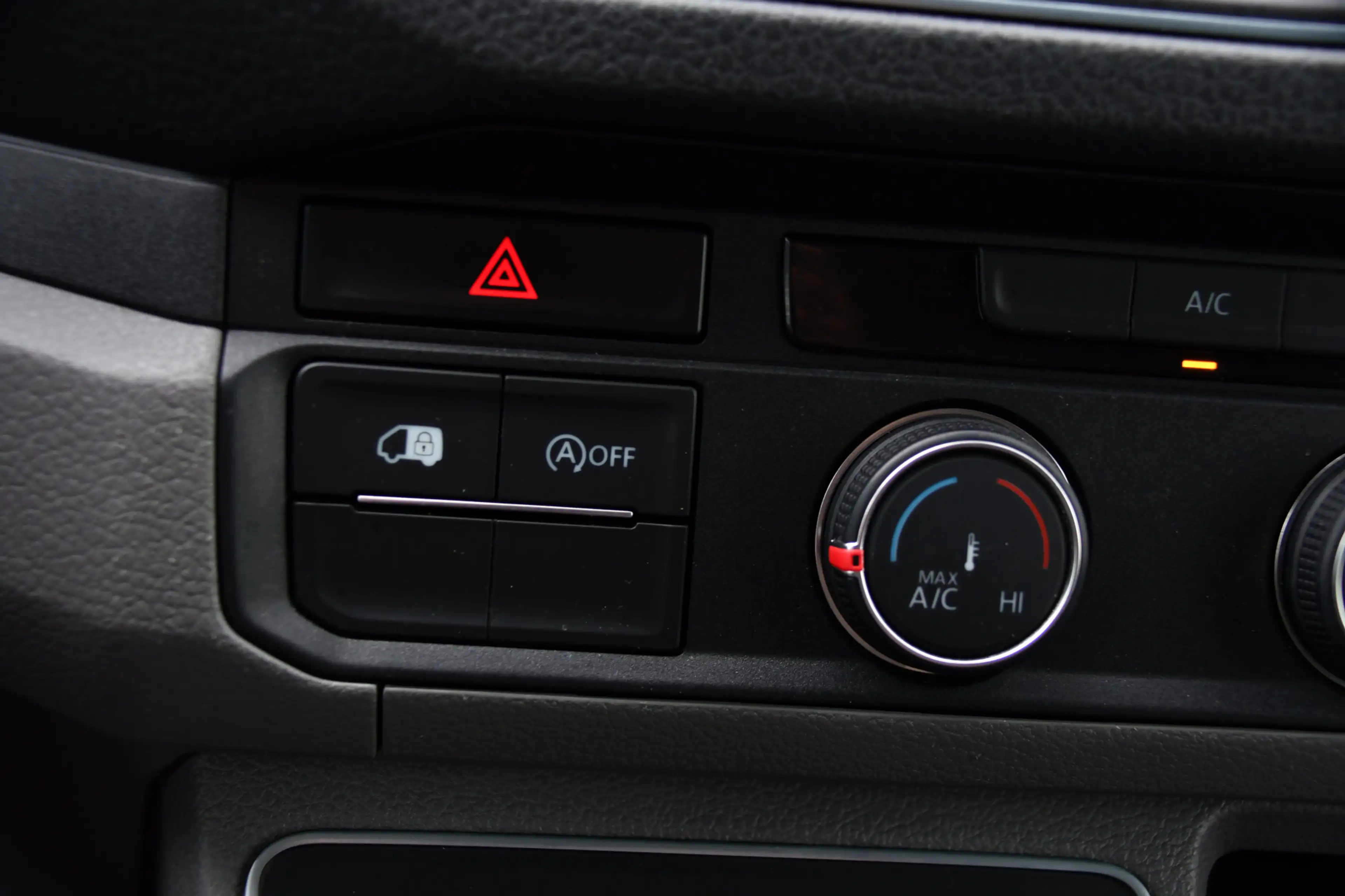 Volkswagen Crafter 35 2.0 TDI L3H3 Highline Cruise, Carplay, LED, Aut — photo 19