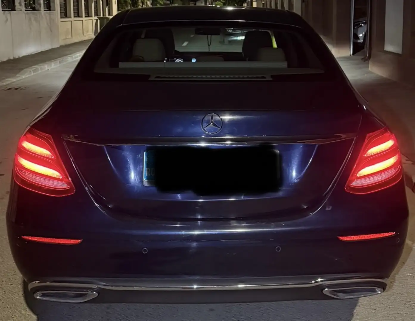 Mercedes-Benz E 220 d 4Matic 9G-TRONIC Exclusive - 2