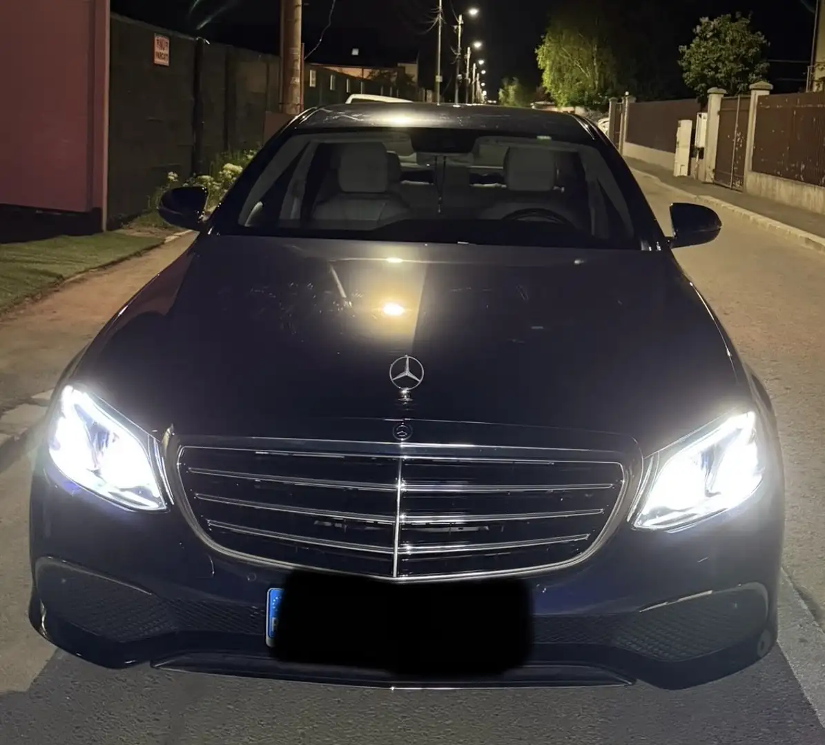 Mercedes-Benz E 220 d 4Matic 9G-TRONIC Exclusive - 1