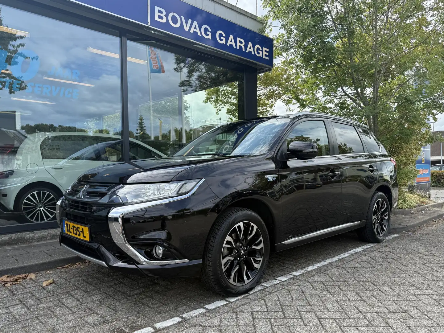 Mitsubishi Outlander 2.0 PHEV Executive Edition Noir - 1