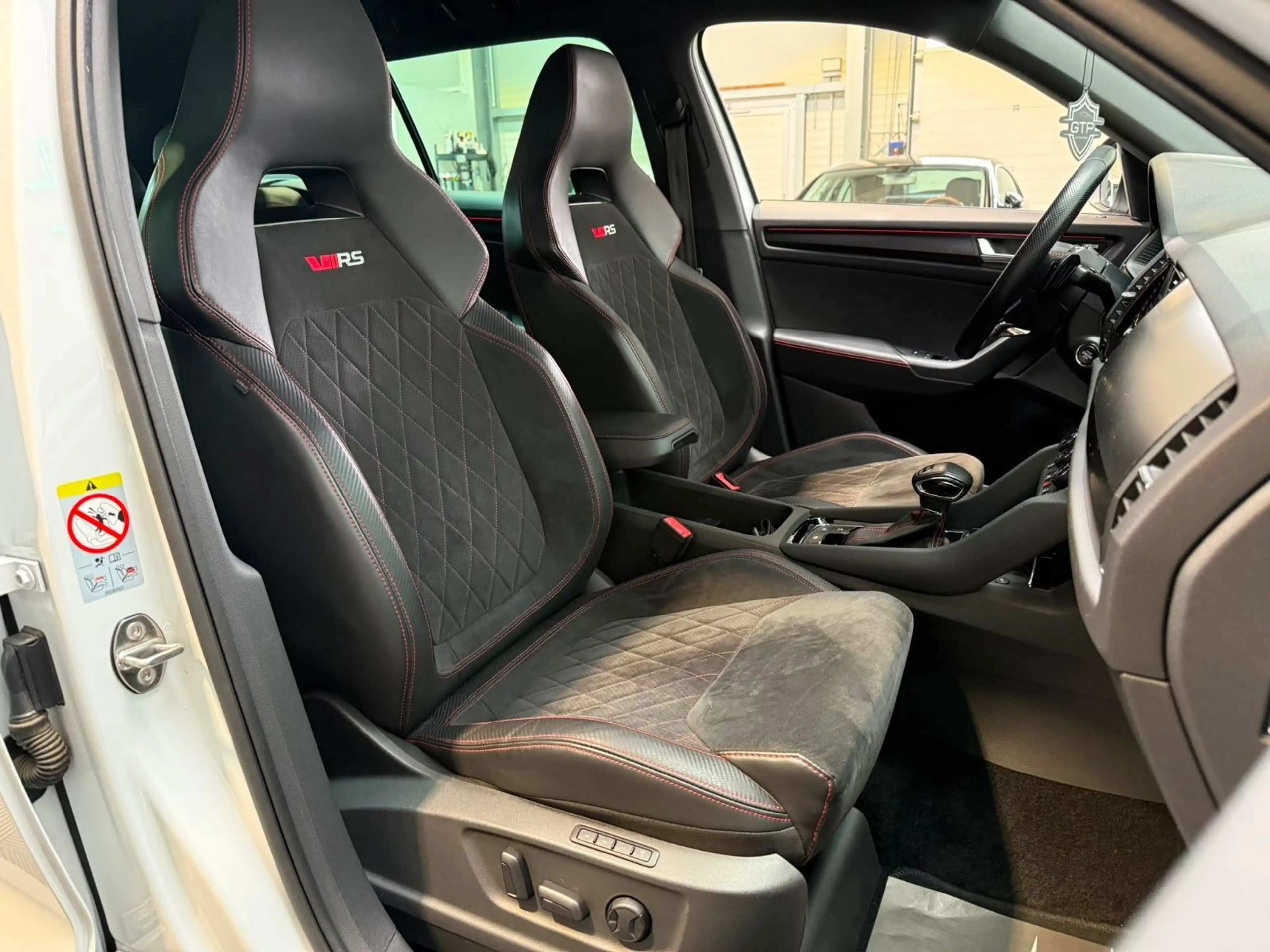 Skoda Kodiaq RS 4x4 *Memory*Stand-HZ*360°*SHZ*HUD* — photo 11