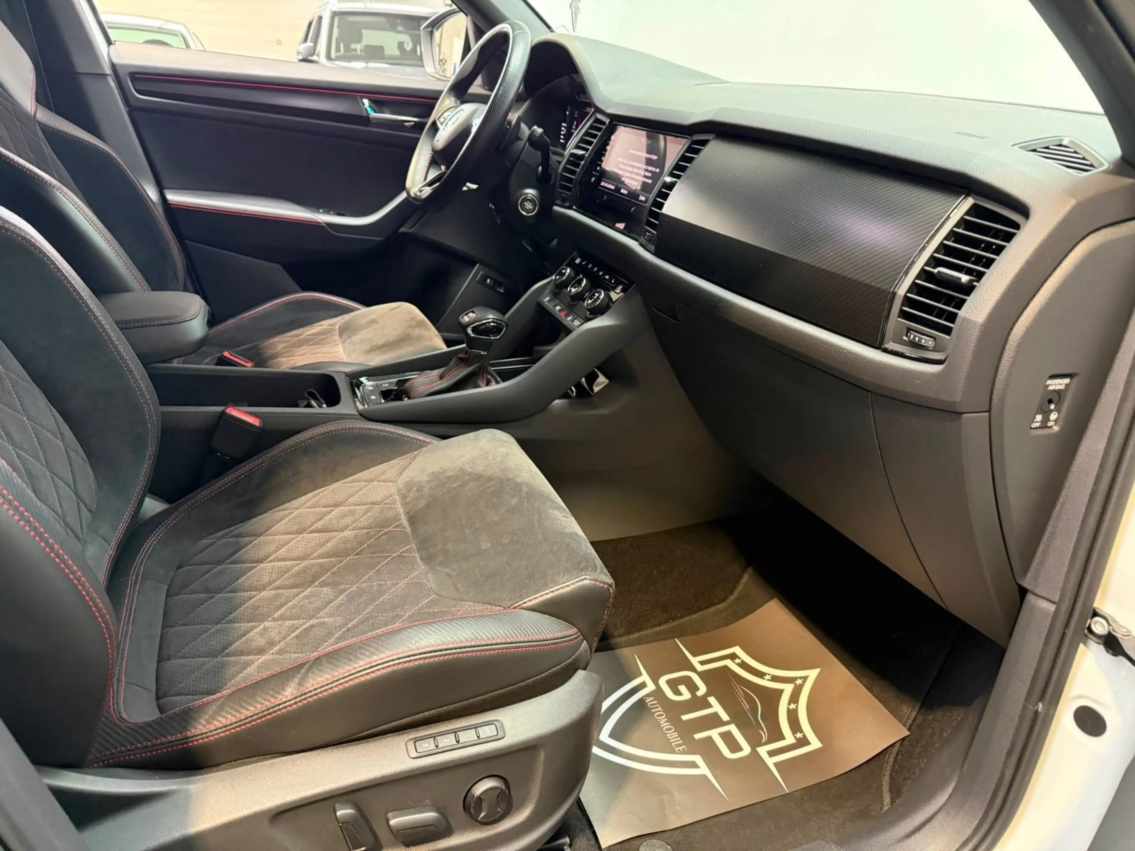Skoda Kodiaq RS 4x4 *Memory*Stand-HZ*360°*SHZ*HUD* — photo 12