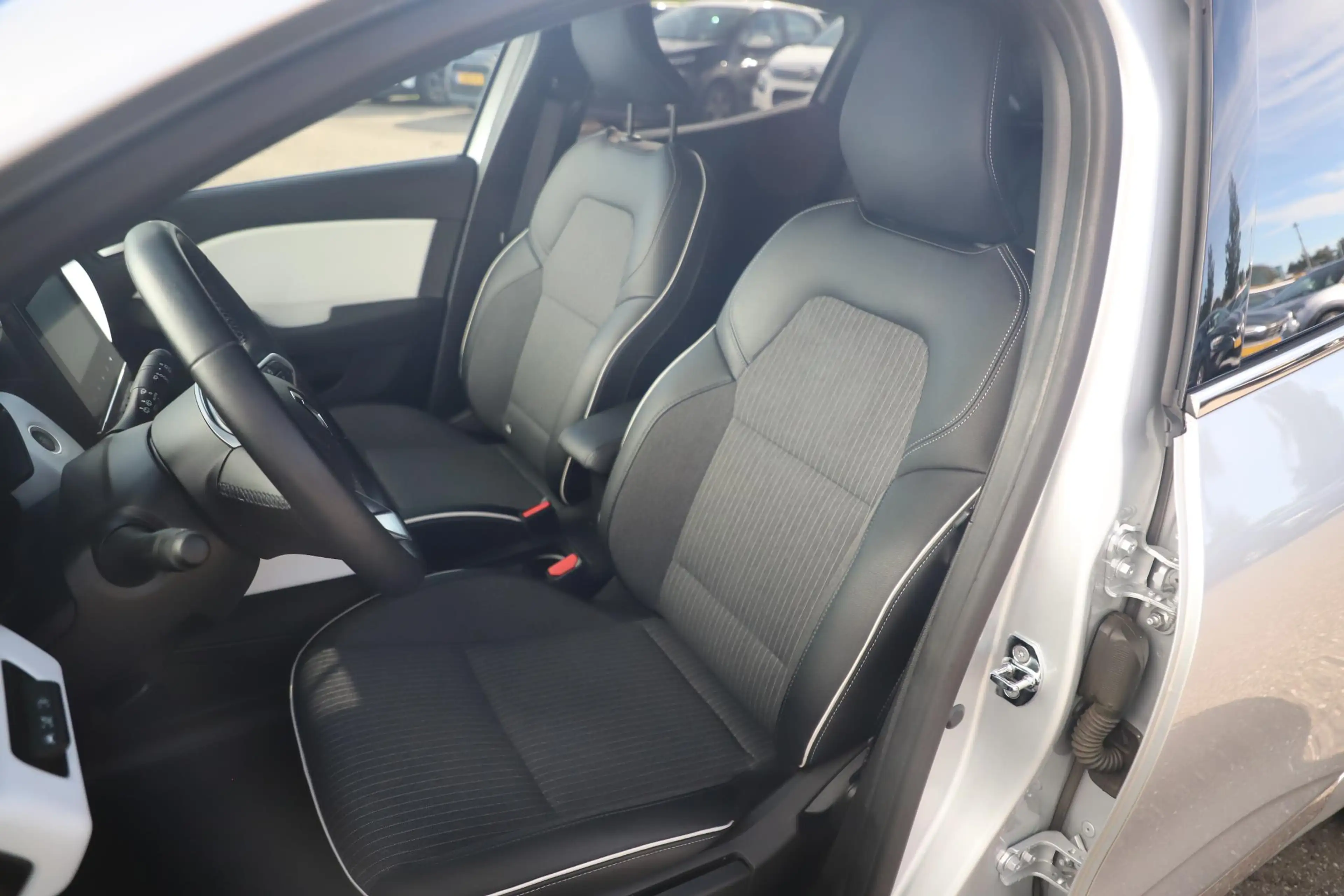 Renault Clio 1.0 TCe 90 Techno Half Leder LMV Navigatie Carplay — photo 6