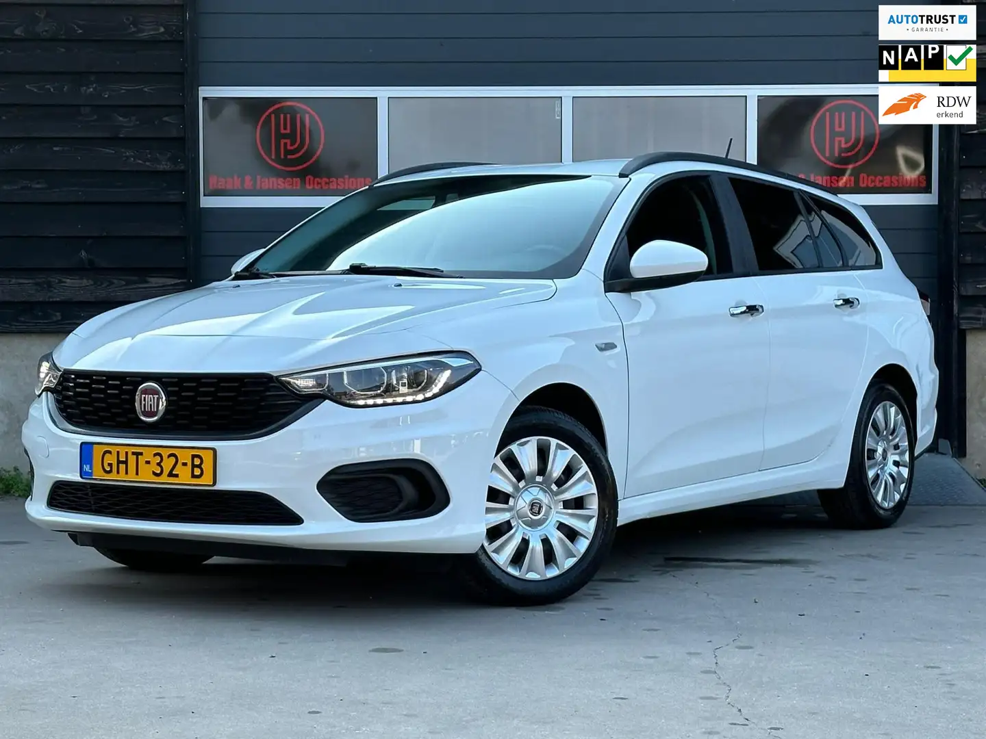Fiat Tipo Stationwagon 1.4 16v Lounge - Navi - PDC -APK Wit - 1