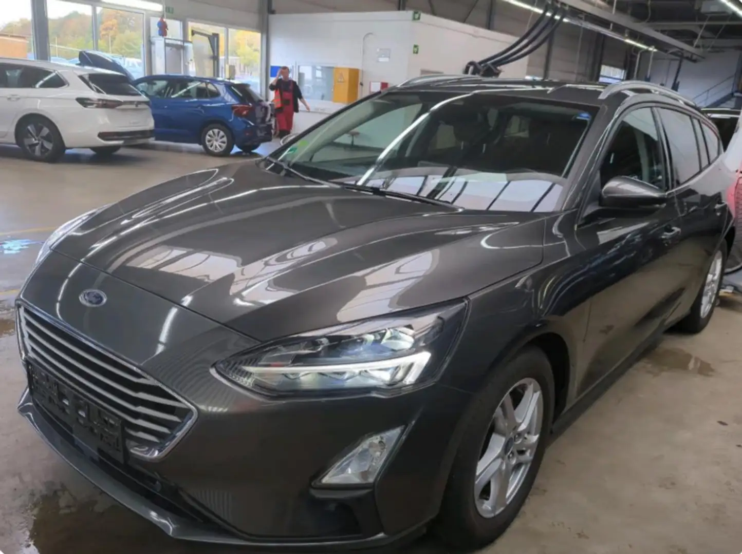 Ford Focus 1.5 TDCi Aut. Cool&Connect LED+NAV+AHK+KAM Grau - 1