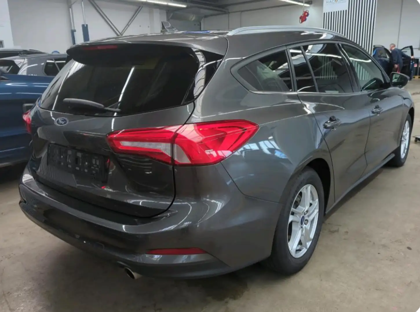Ford Focus 1.5 TDCi Aut. Cool&Connect LED+NAV+AHK+KAM Grau - 2