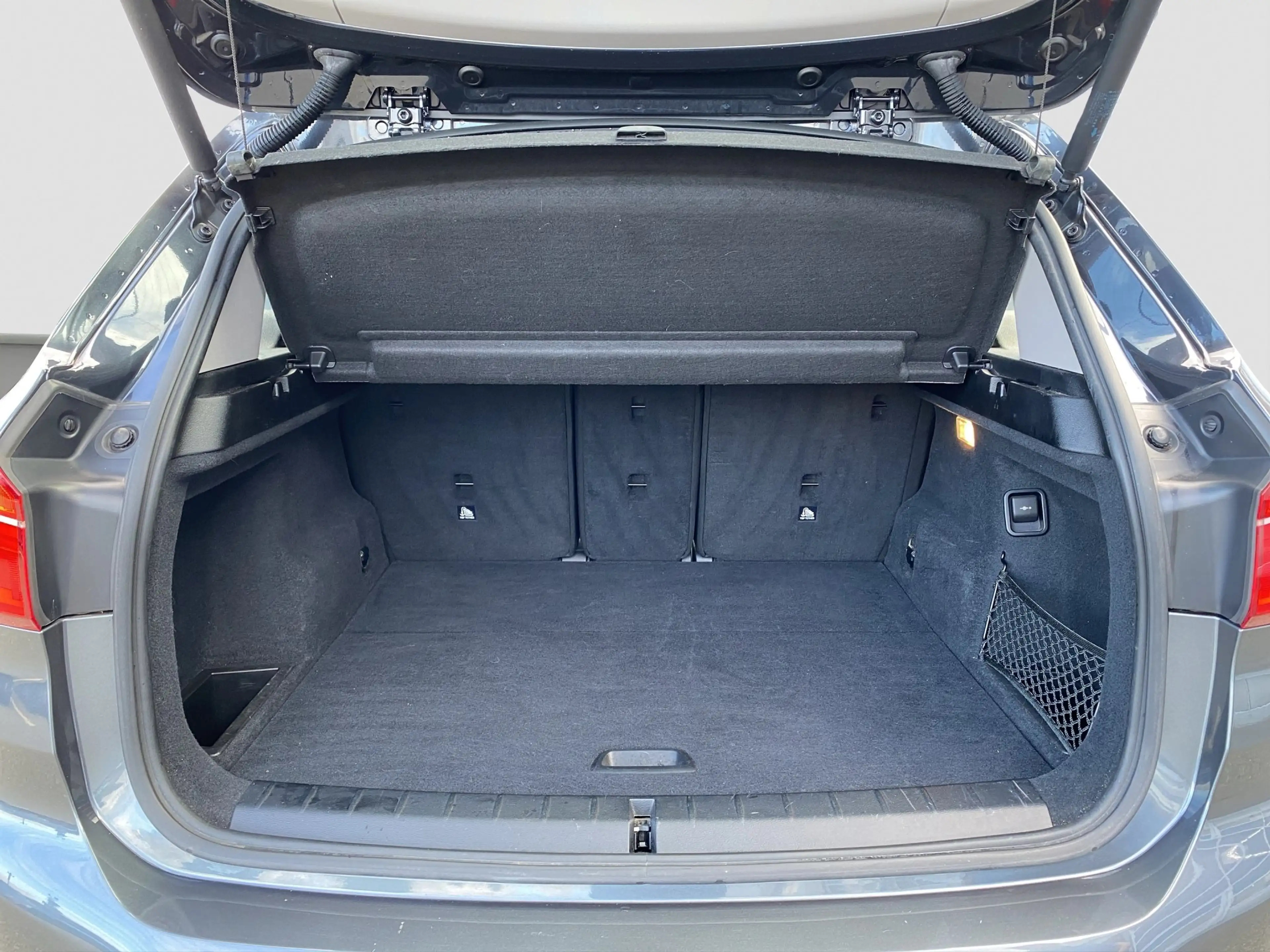 BMW X1 sDrive 18i AHK Nav PDC +nur an Händler/Export+ — photo 10