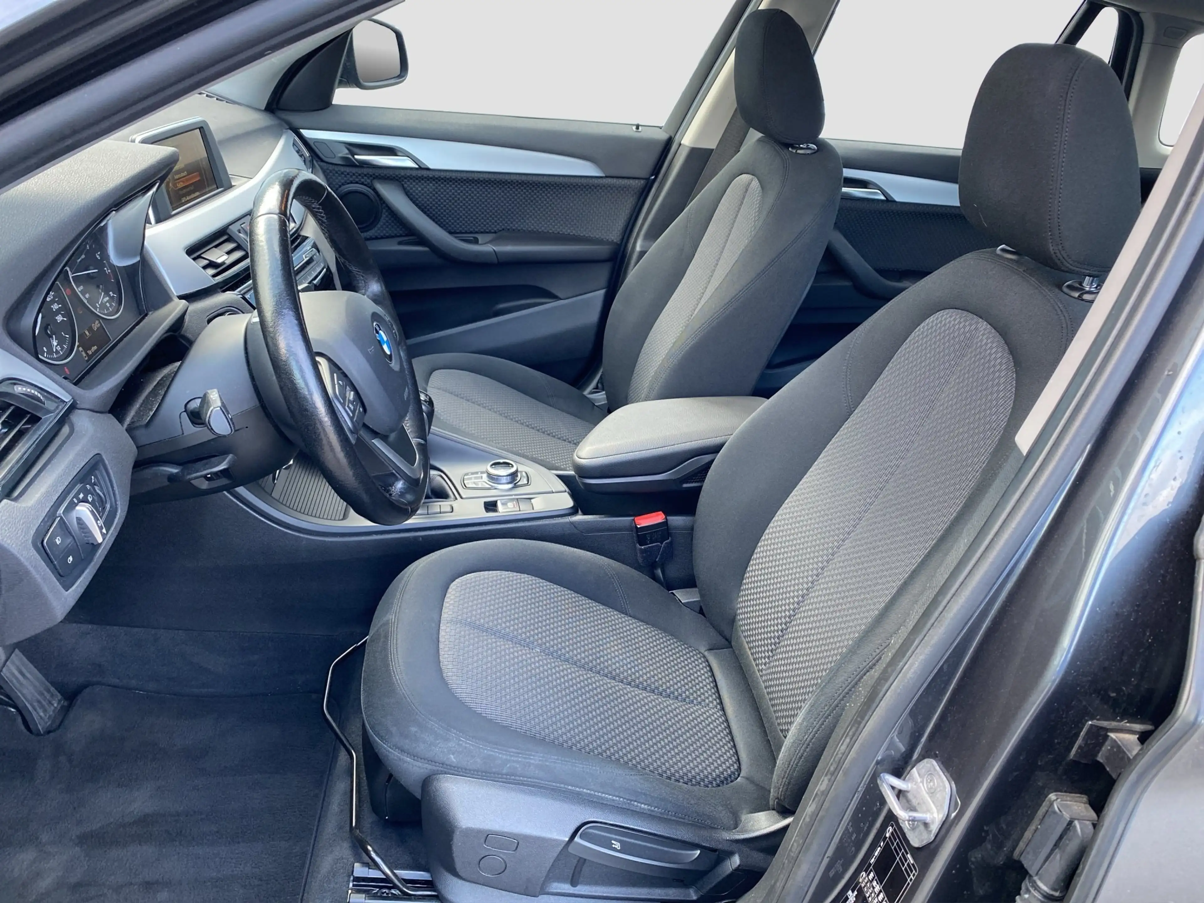 BMW X1 sDrive 18i AHK Nav PDC +nur an Händler/Export+ — photo 11