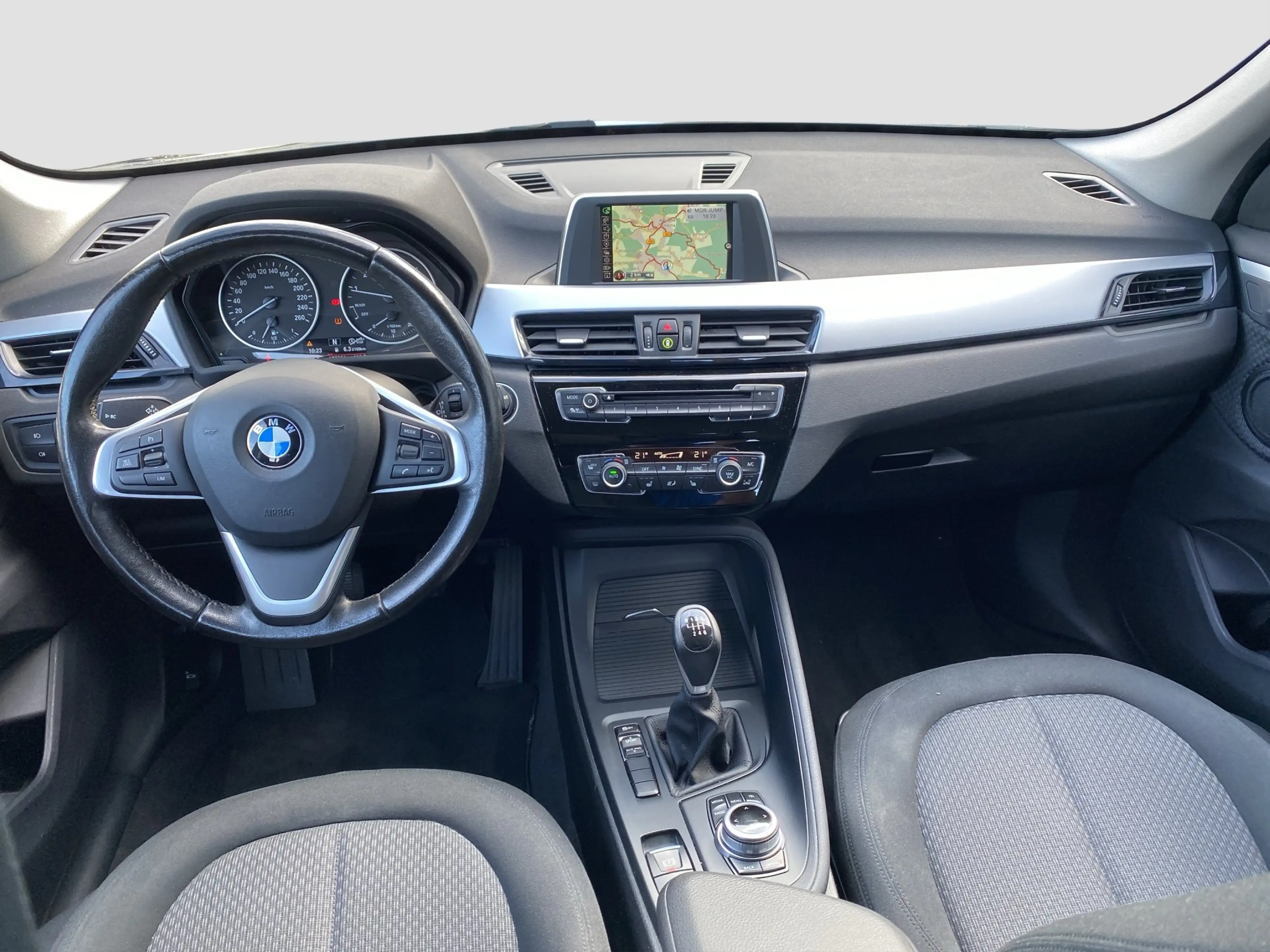 BMW X1 sDrive 18i AHK Nav PDC +nur an Händler/Export+ — photo 12