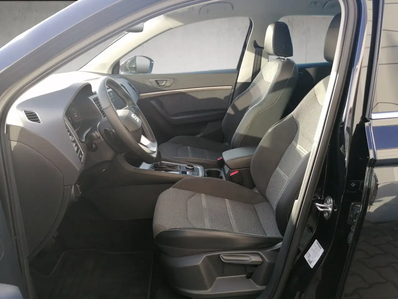 SEAT Ateca 1.5 TSI Xperience DSG GJR NAVI FULL elHK 12
