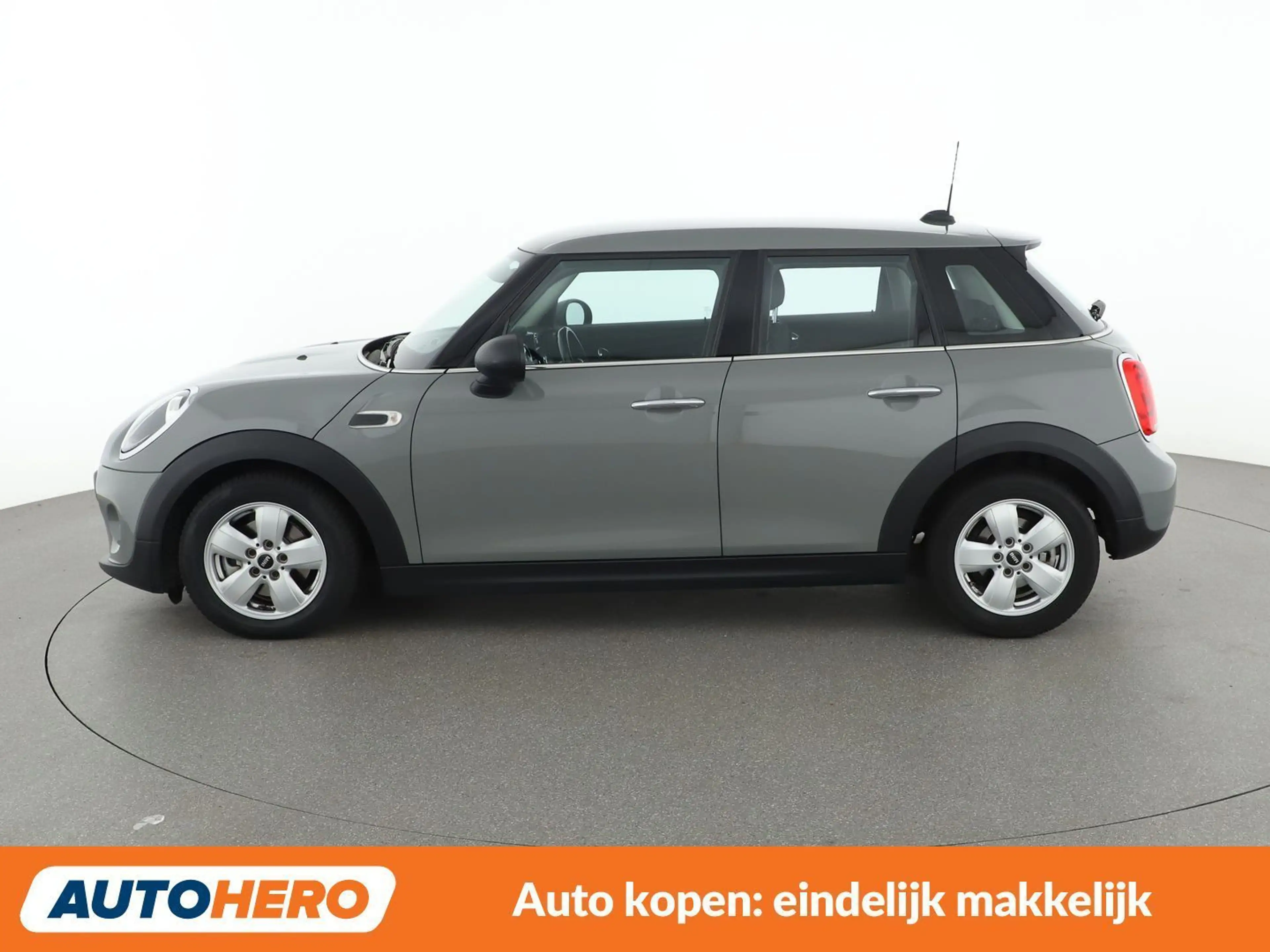 MINI One One — photo 3