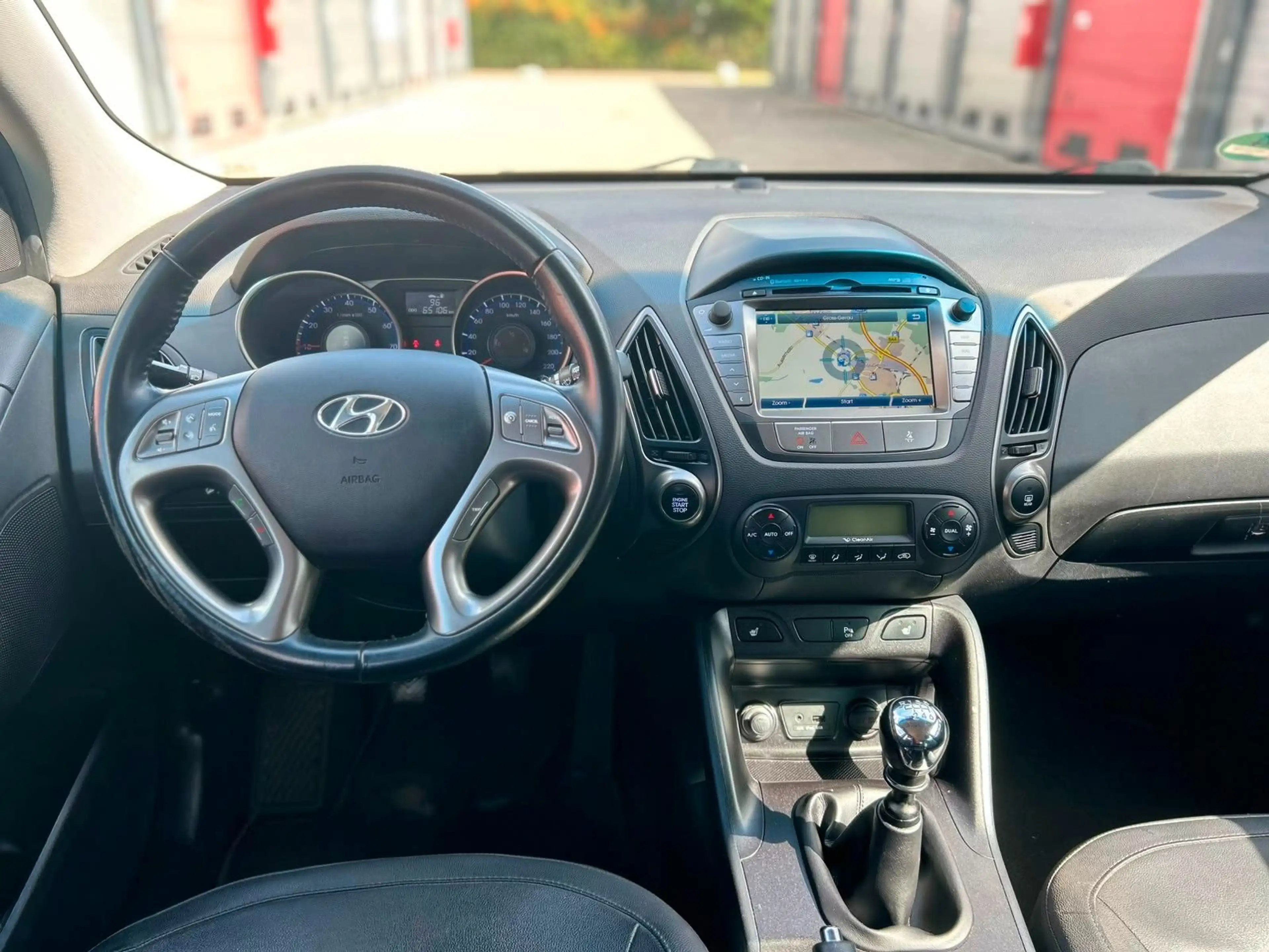Hyundai iX35 FIFA World Cup Edition 2WD 1,6B,135PS,Navi — photo 18