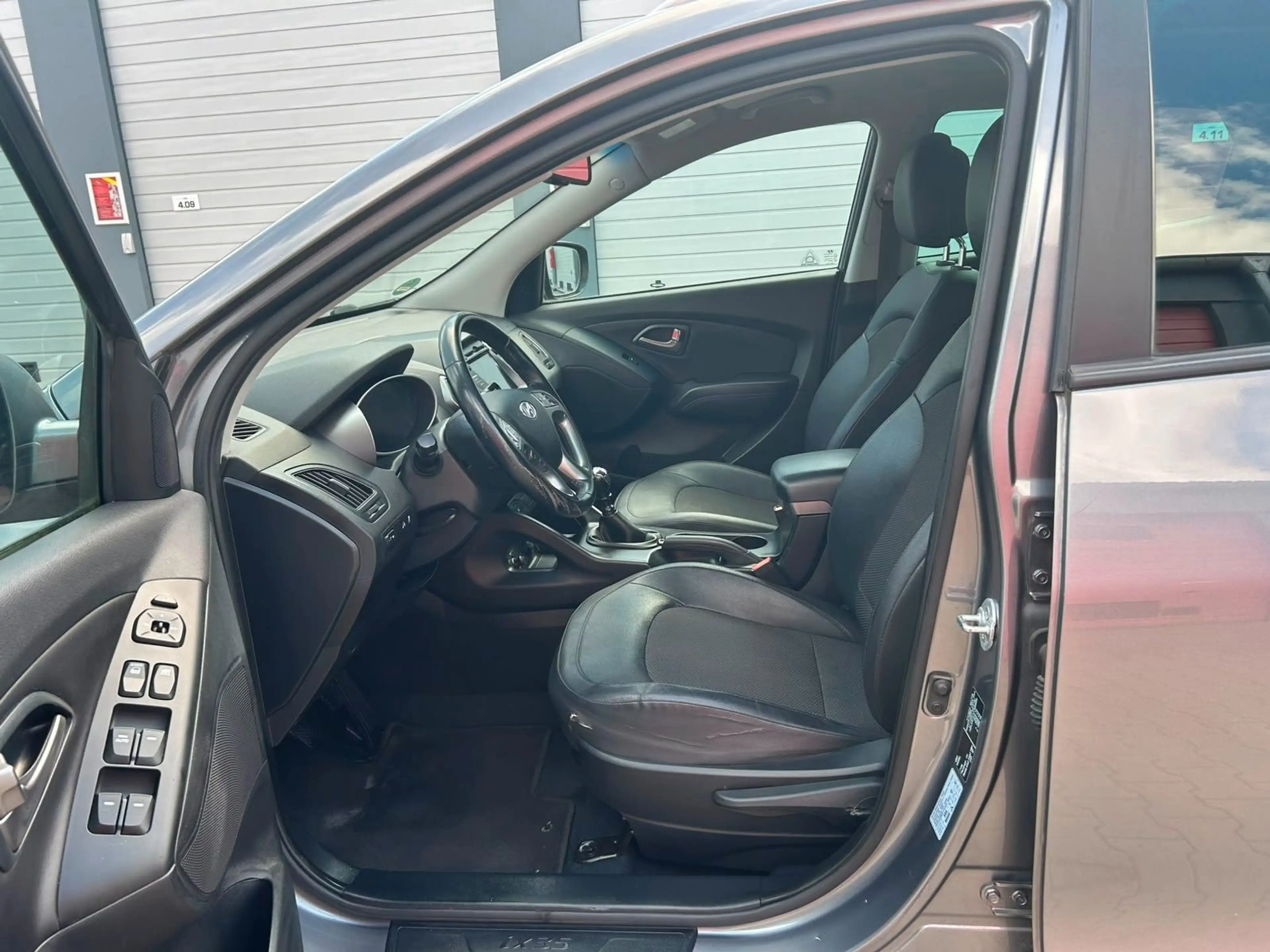 Hyundai iX35 FIFA World Cup Edition 2WD 1,6B,135PS,Navi — photo 27