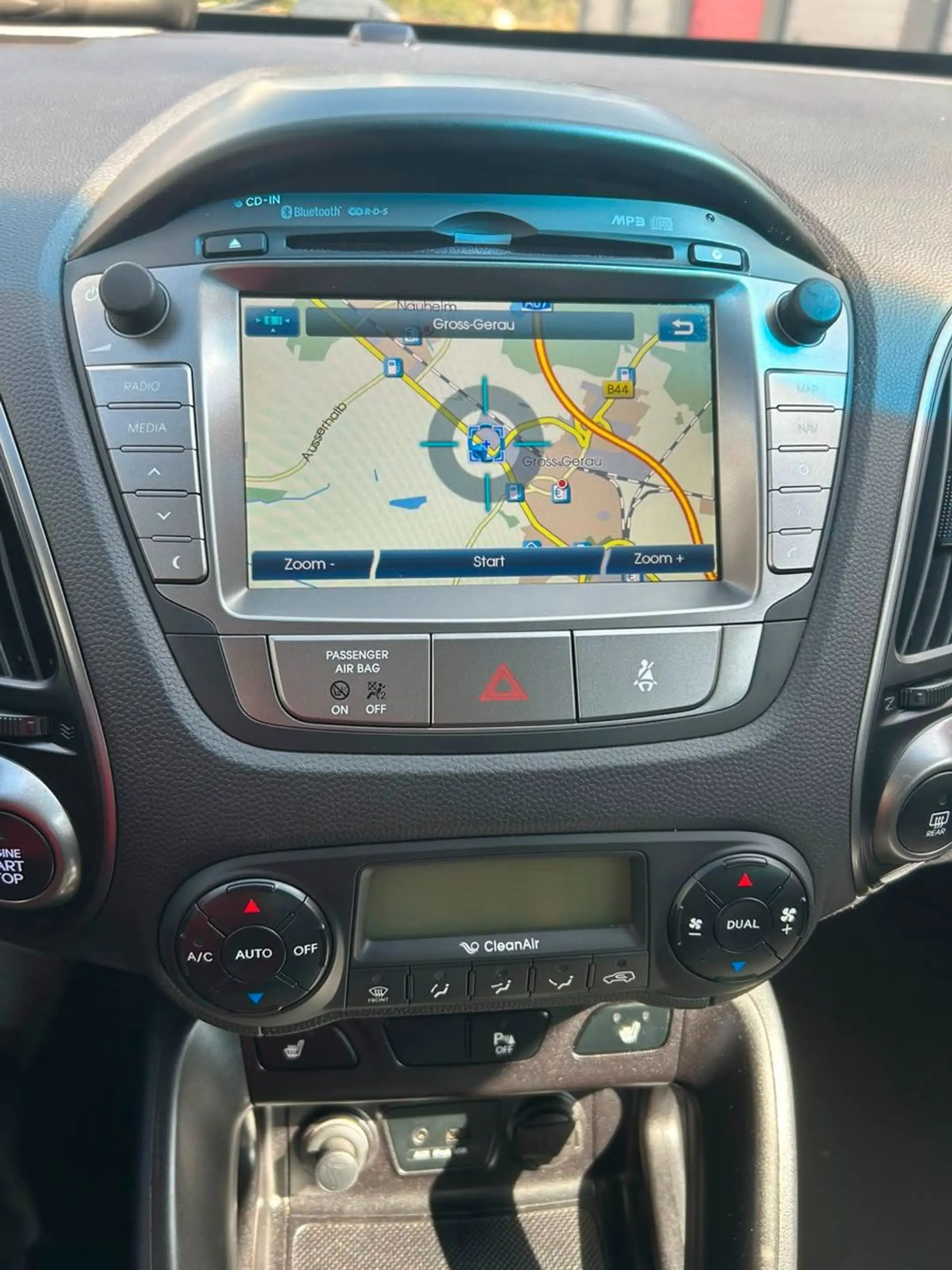 Hyundai iX35 FIFA World Cup Edition 2WD 1,6B,135PS,Navi — photo 20