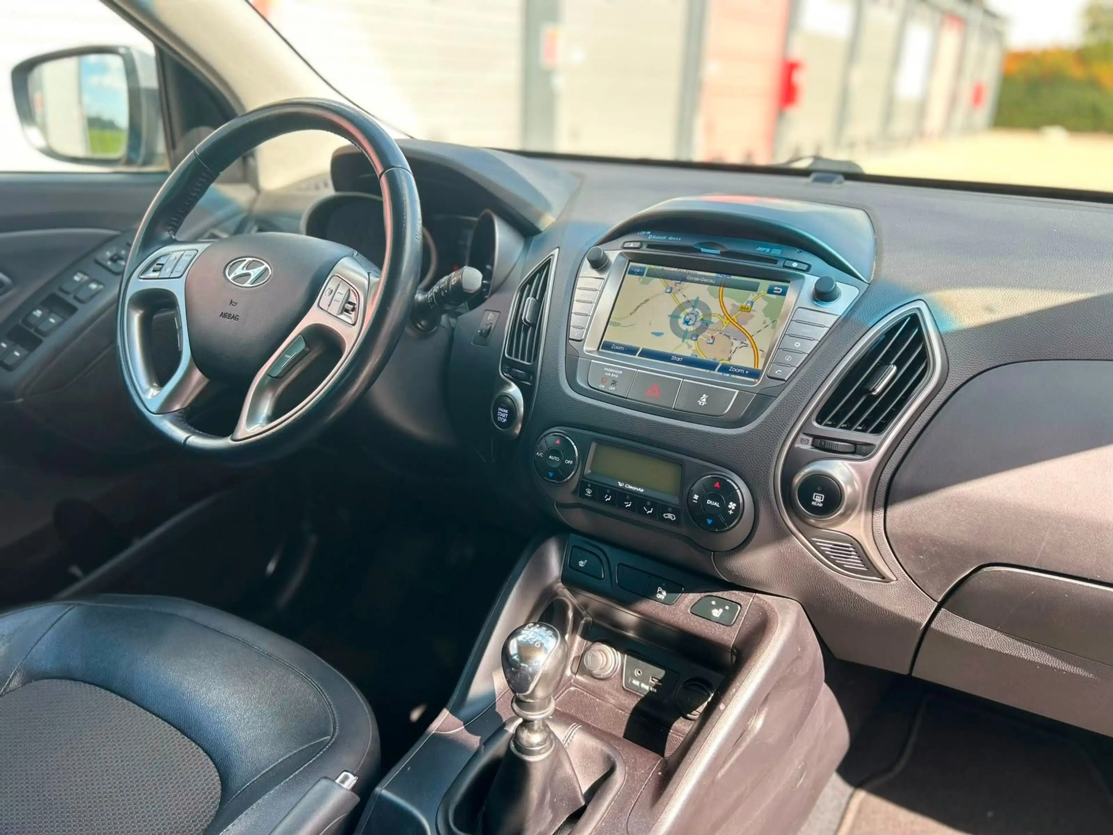 Hyundai iX35 FIFA World Cup Edition 2WD 1,6B,135PS,Navi — photo 17