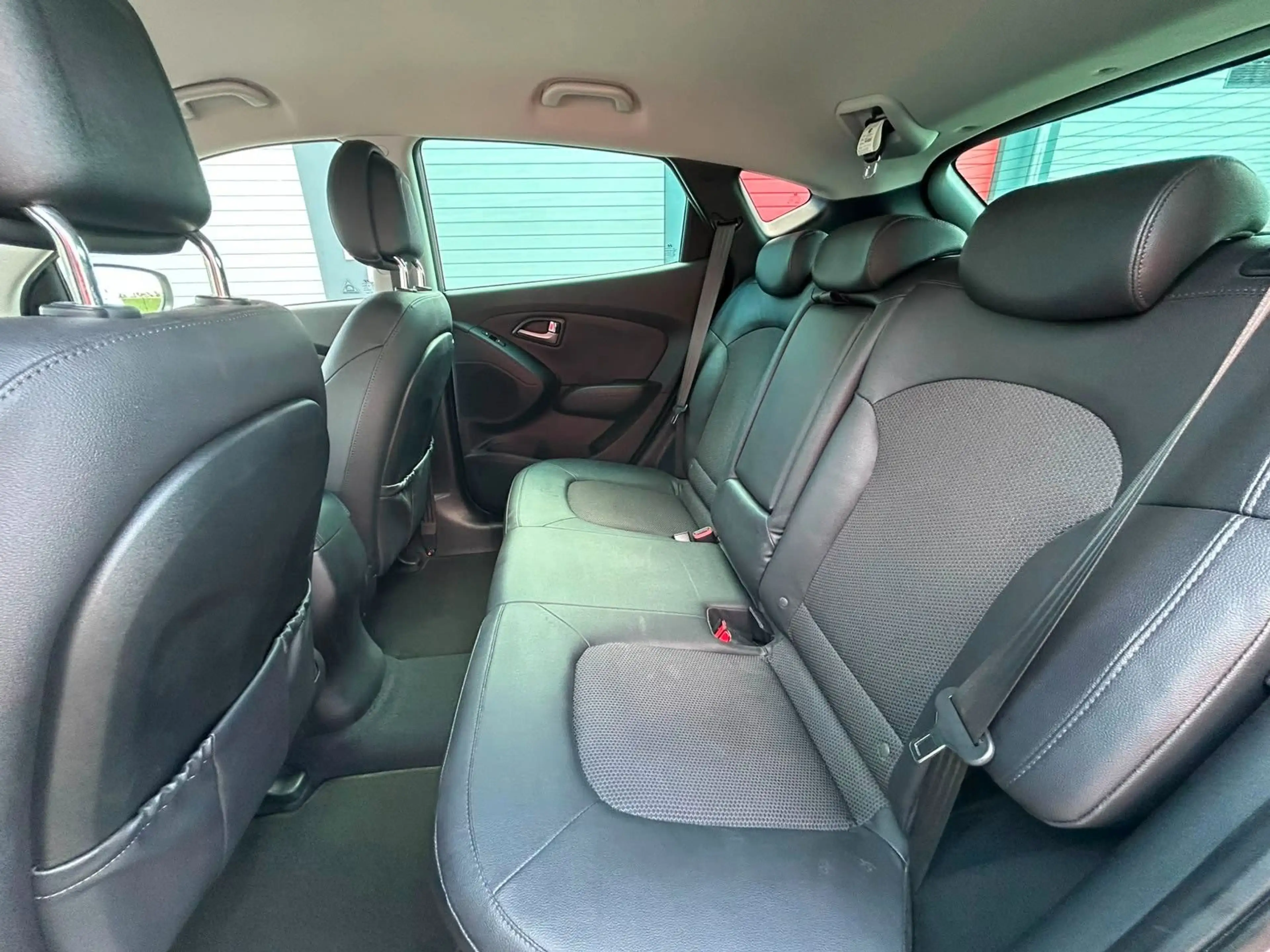 Hyundai iX35 FIFA World Cup Edition 2WD 1,6B,135PS,Navi — photo 32