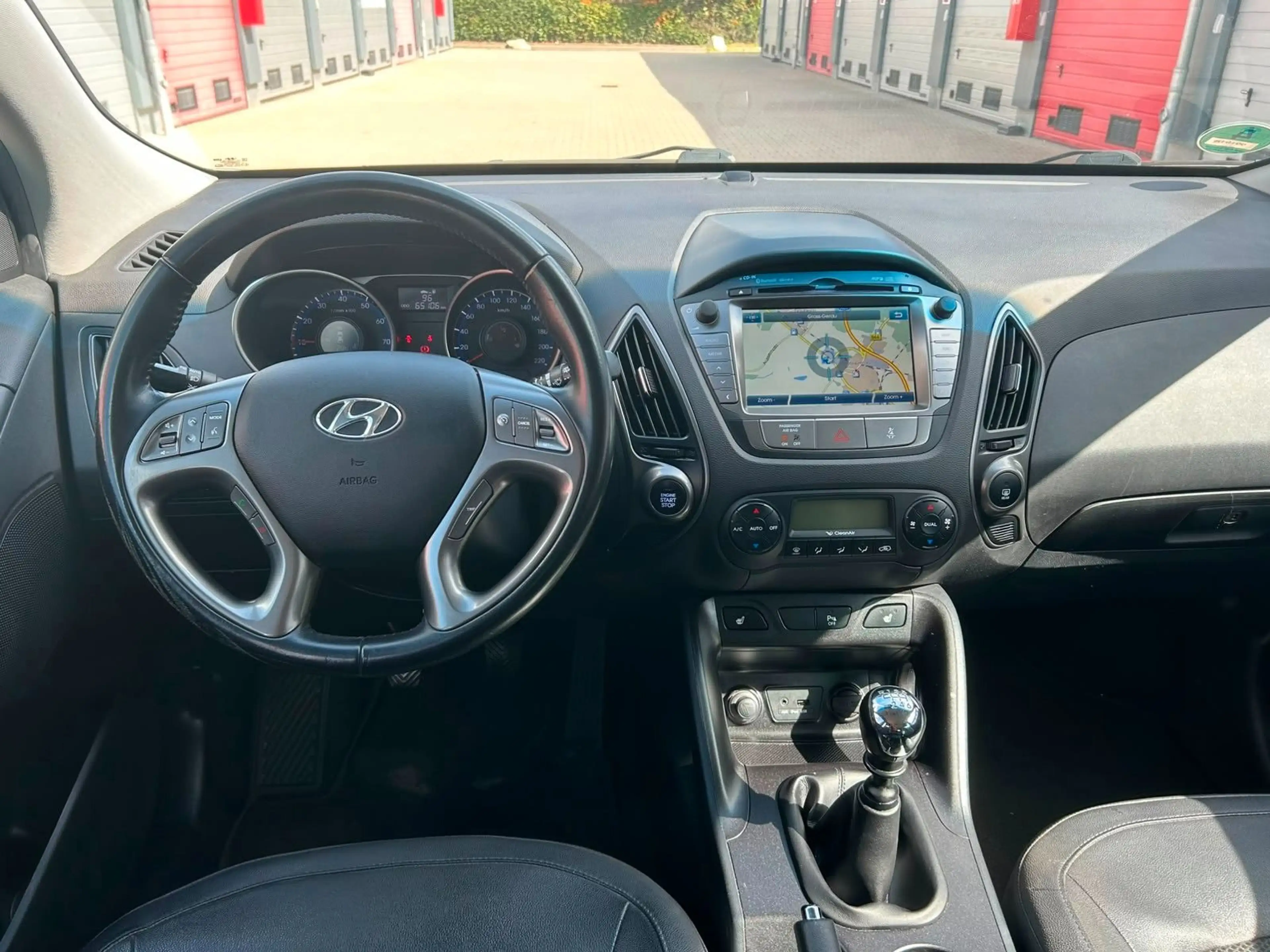 Hyundai iX35 FIFA World Cup Edition 2WD 1,6B,135PS,Navi — photo 16