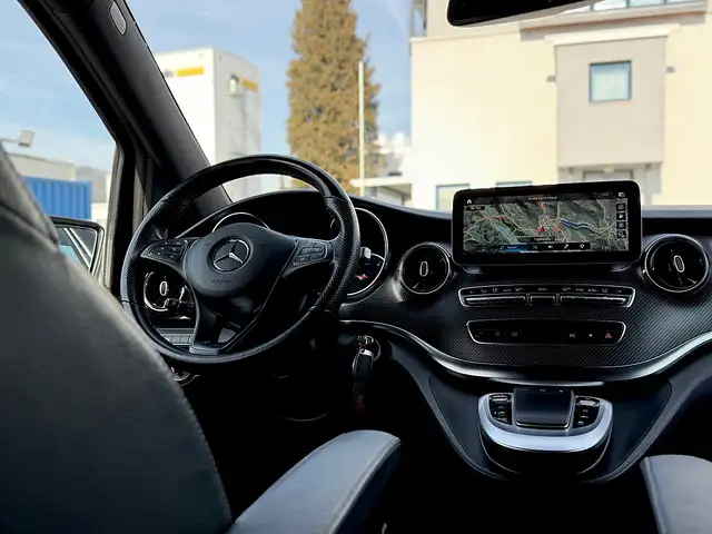 Mercedes-Benz V 300 d Kombi 4MATIC lang Avantgarde Aut. AMG-Line AH... Ansicht 18
