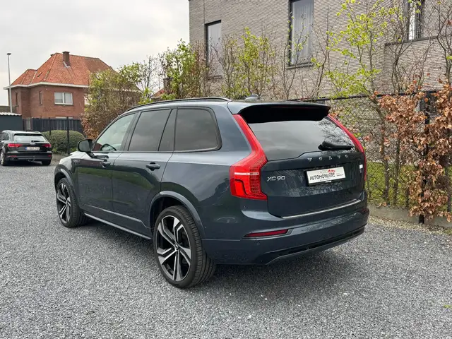 Volvo XC90 view 5