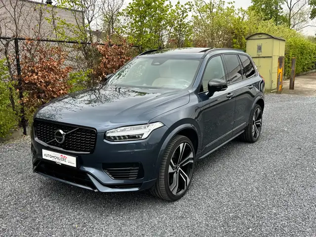 Volvo XC90 view 3