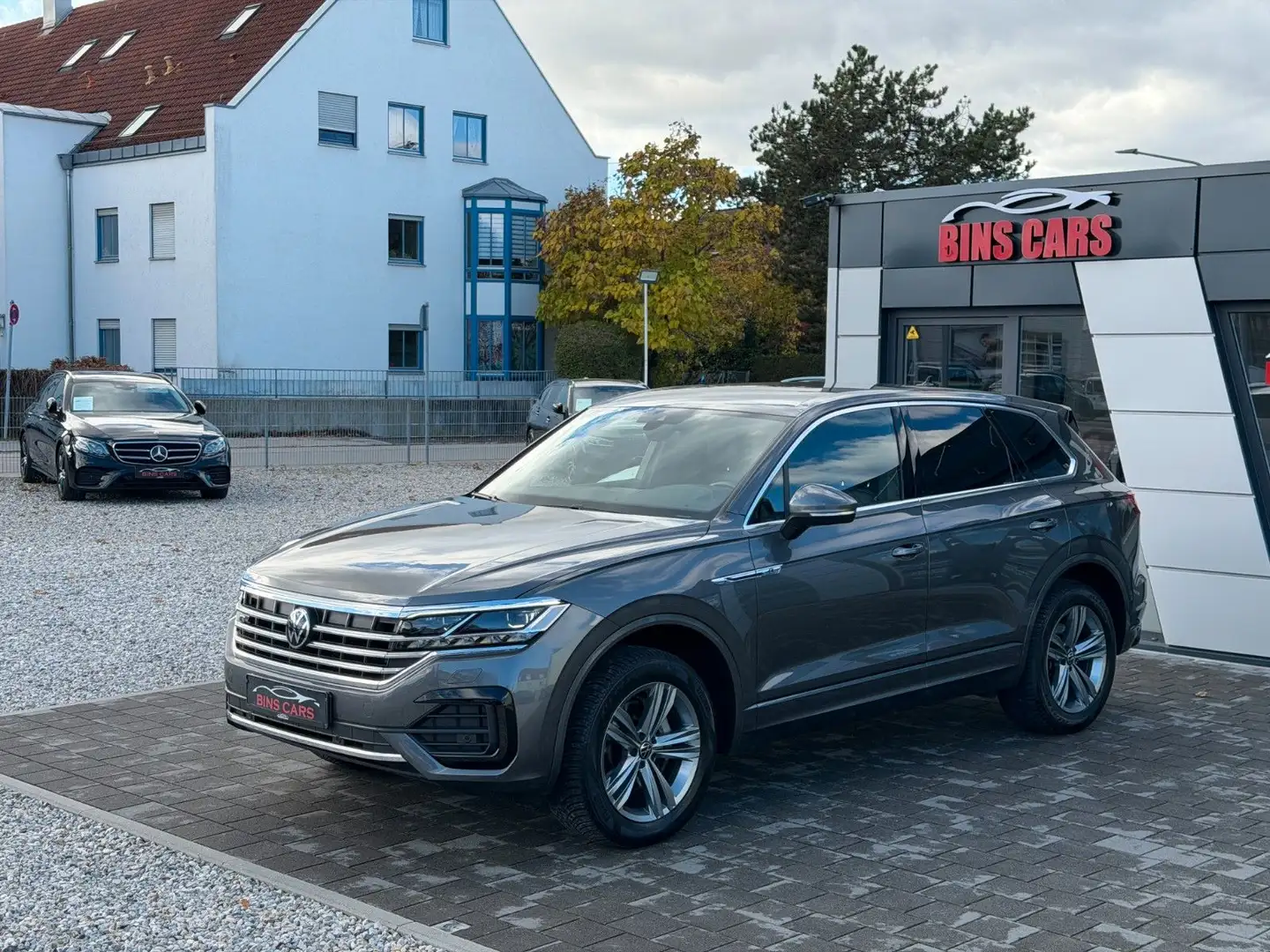 Volkswagen Touareg 3.0 TDI R-Line 4 Mo*Standhzg.*ACC*Matrix Grau - 2