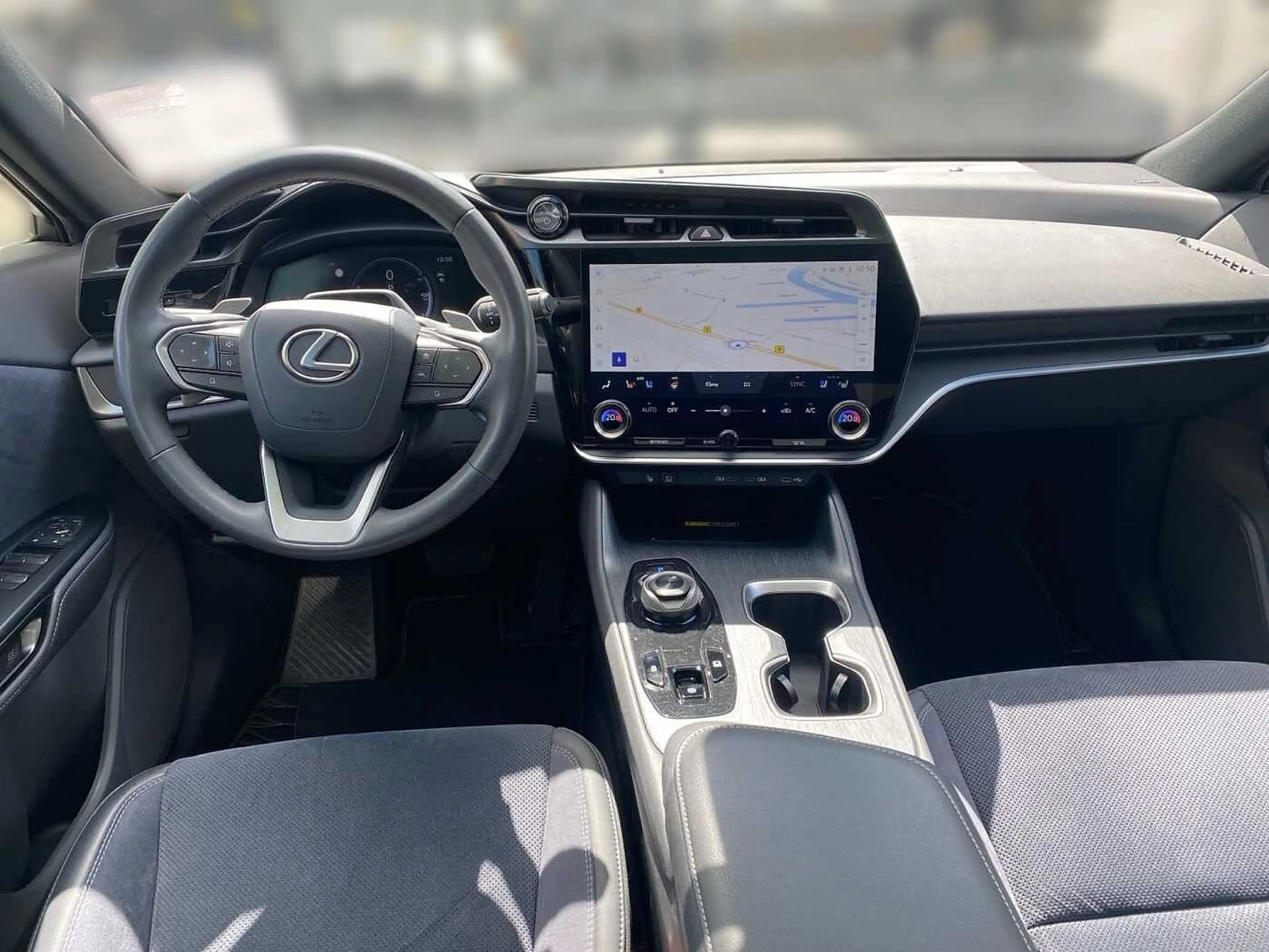 Lexus RZ 450e Luxury SHZ ALARMANLAGE — photo 14