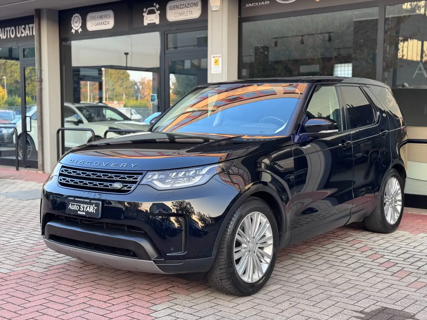 Land Rover Discovery 5 2.0 td4 S 180cv my18 Nero - 1