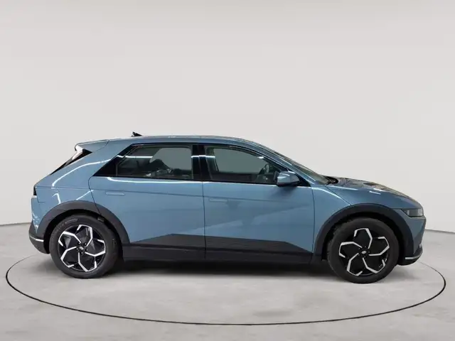 Hyundai Ioniq view 3