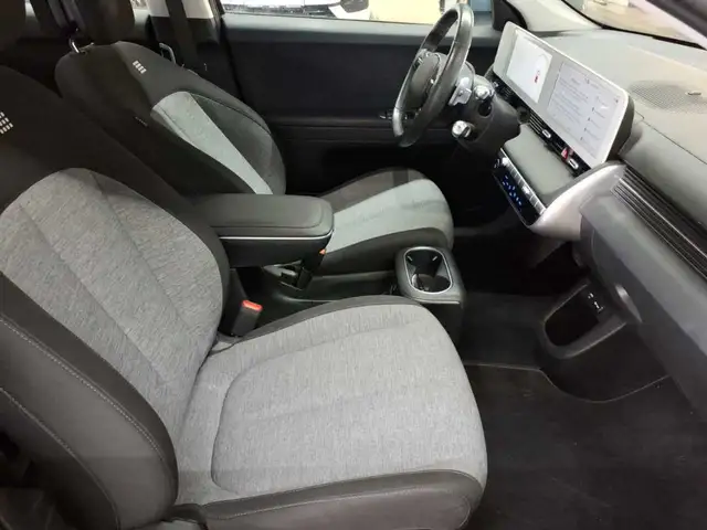 Hyundai Ioniq view 8