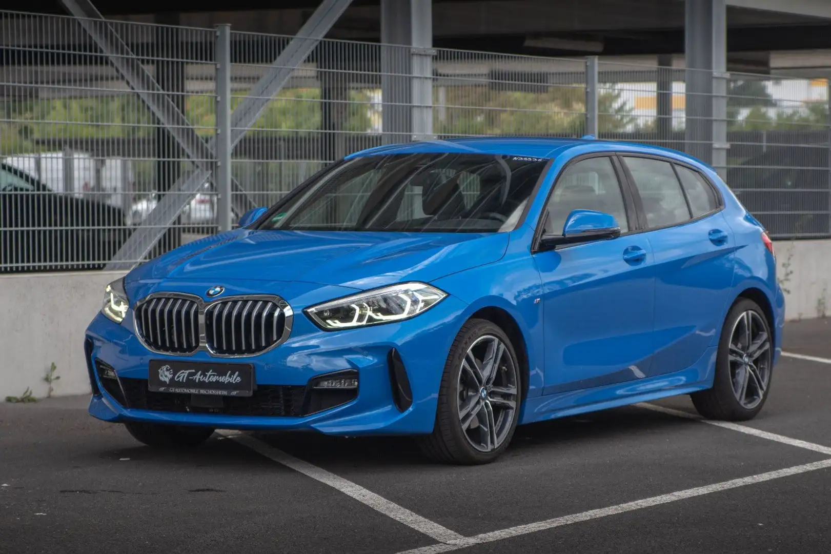 BMW 118 i Lim. *M Sport*HUD*KAM*U-FREI*18"Zoll! Blau - 1