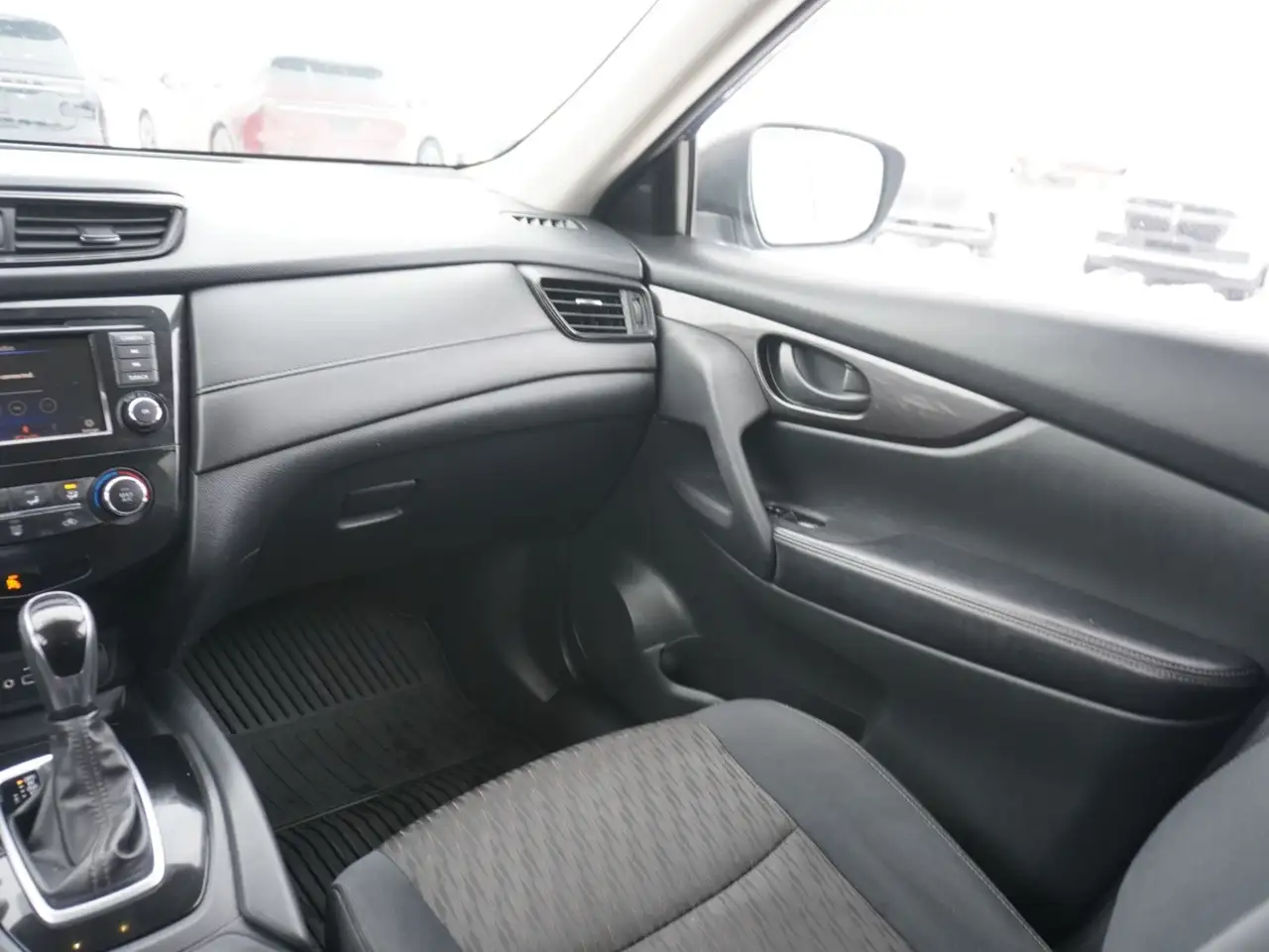 Nissan Rogue снимка Nissan Rogue