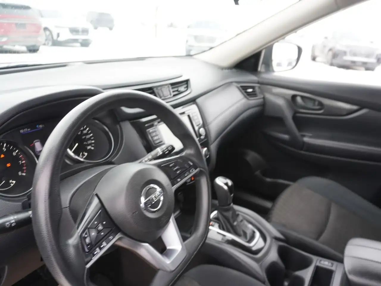 Nissan Rogue снимка Nissan Rogue