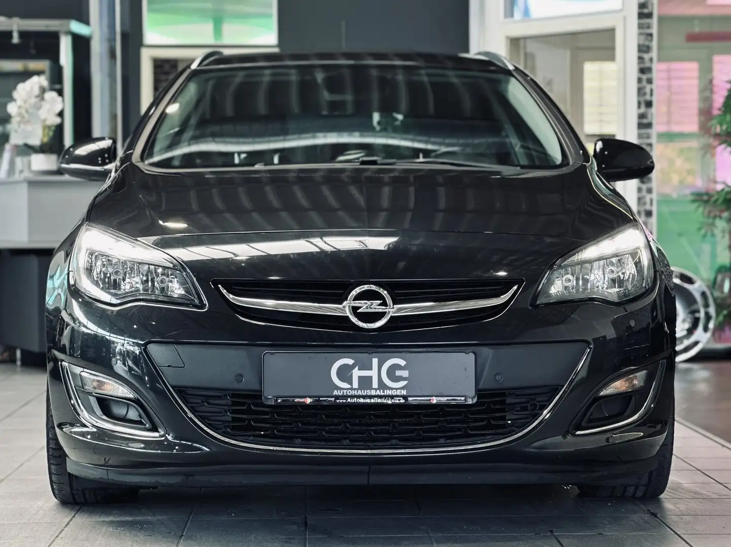 Opel Astra J Sports Tourer SHZ|LHZ|EP-HILFE|TEMPOMAT| Schwarz - 2