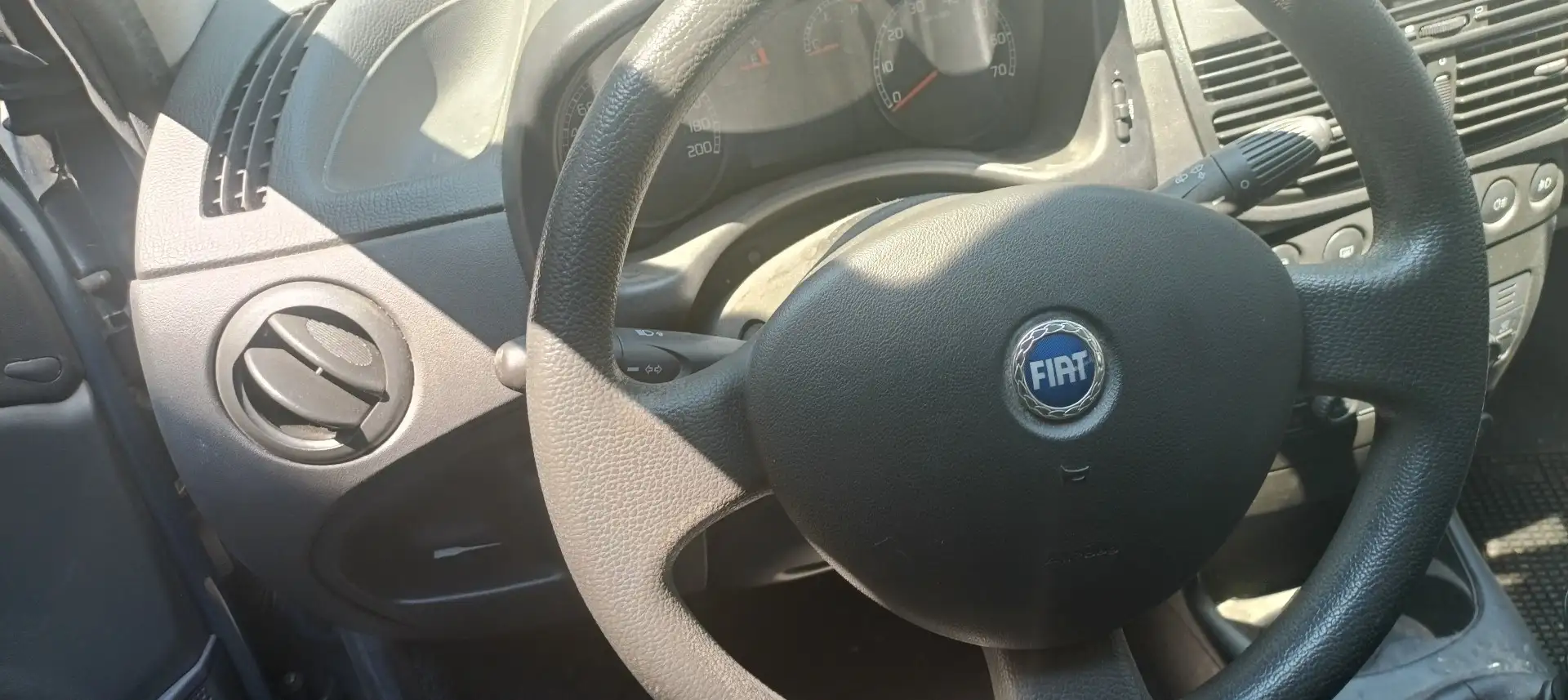 Fiat Punto 5p 1.2 16v Dynamic - 1