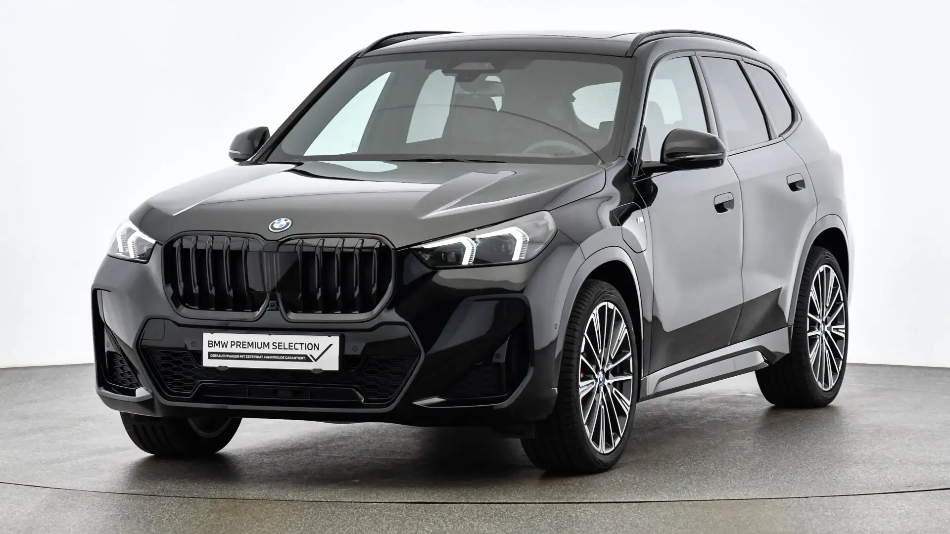 BMW X1 xDrive30e Schwarz - 2