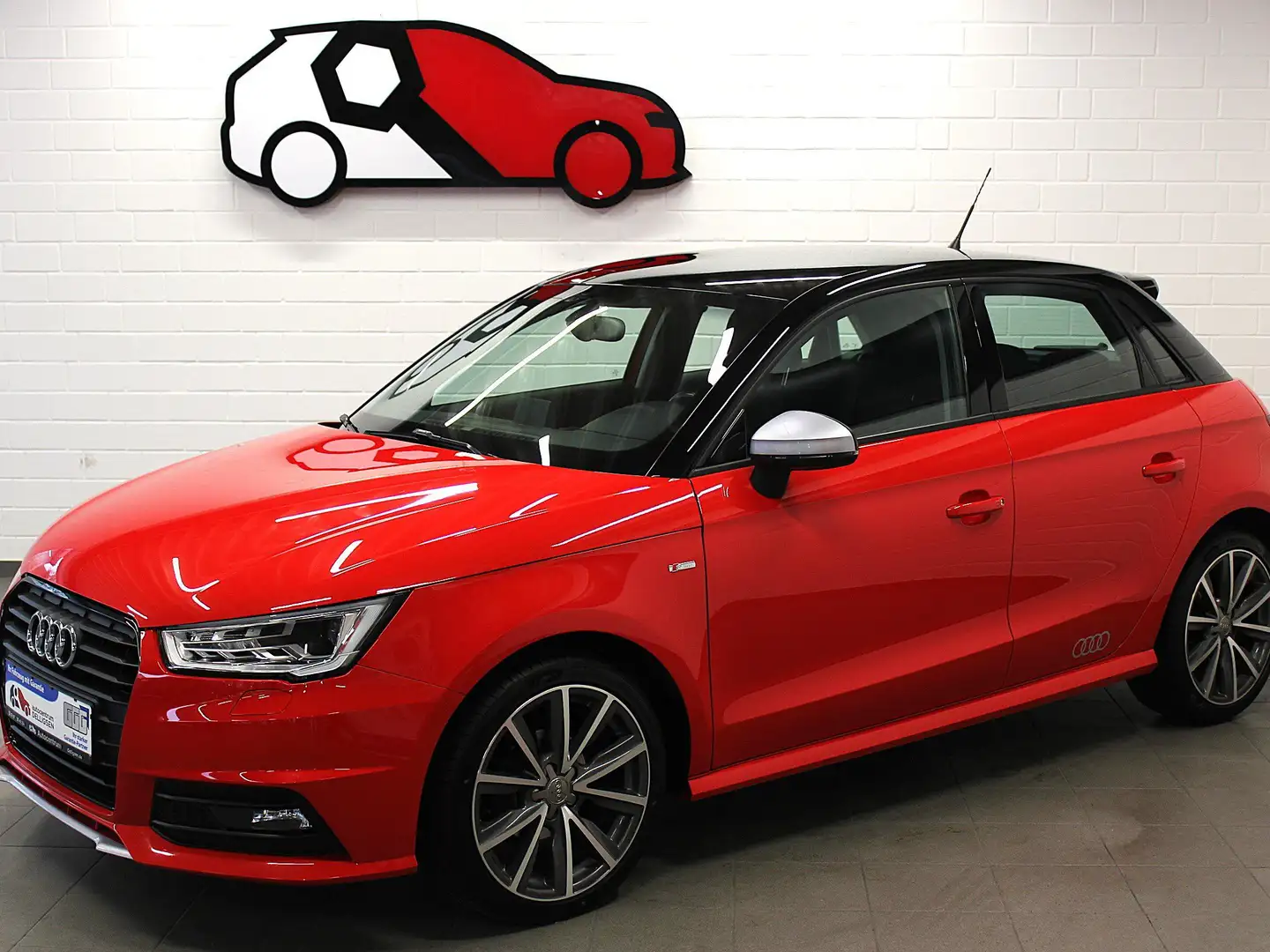 Audi A1 basis 1,0 Sportback S-Line Xenon Navi PDC BT Klima Rot - 1