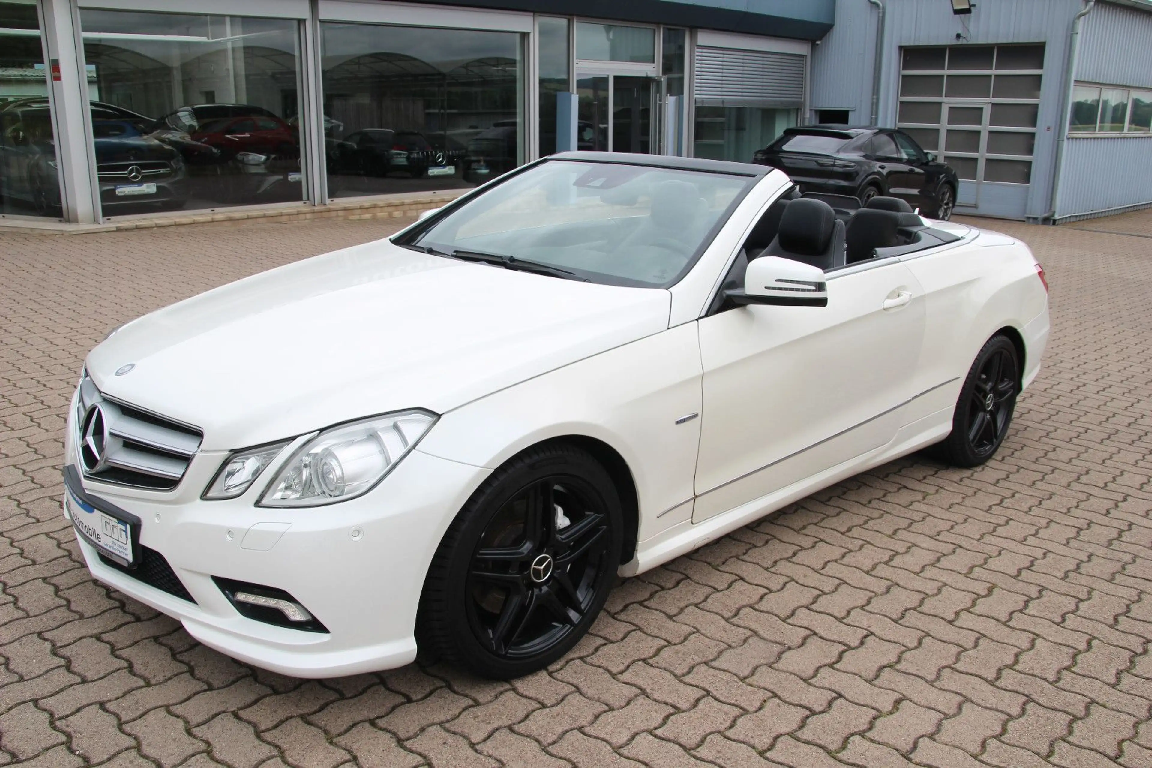 Mercedes-Benz E 250 Cabrio AMG-Line Leder/Xenon/Navi/Airscarf — photo 9