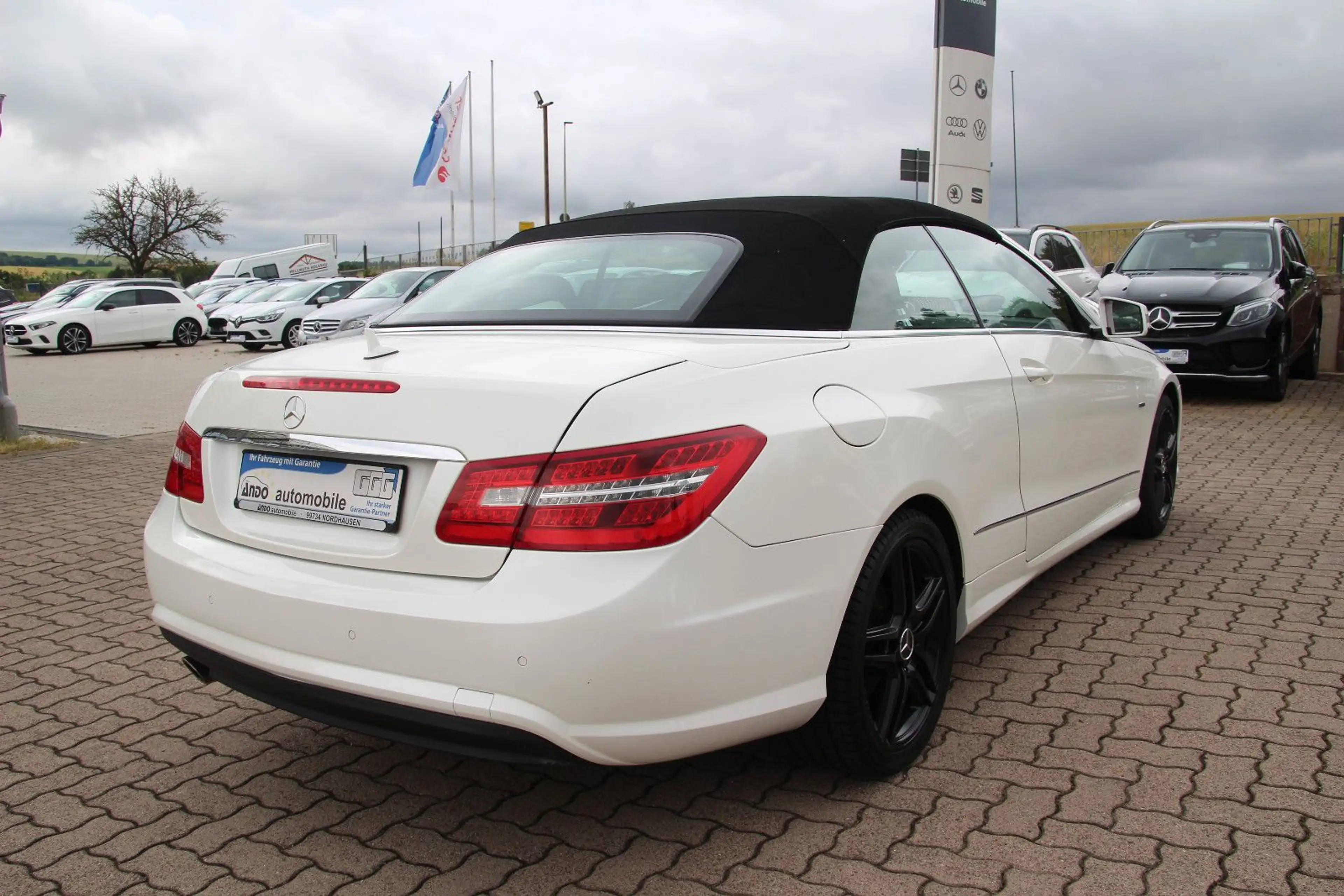 Mercedes-Benz E 250 Cabrio AMG-Line Leder/Xenon/Navi/Airscarf — photo 3