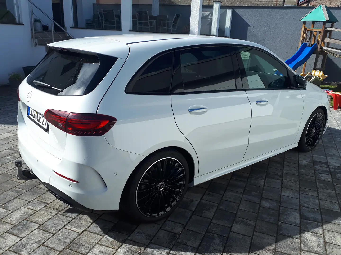 Mercedes-Benz B 200 B-Klasse 7G-DCT AMG Line Premium bijela - 2