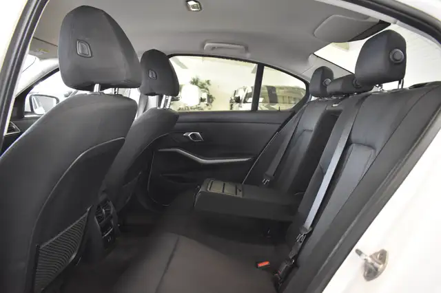 BMW 3 Series view 12