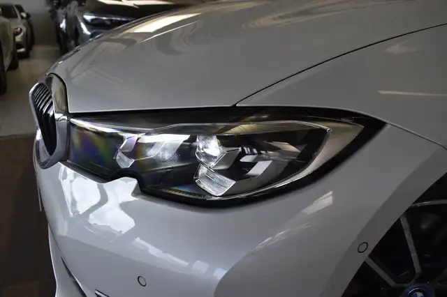 BMW 3 Series view 6